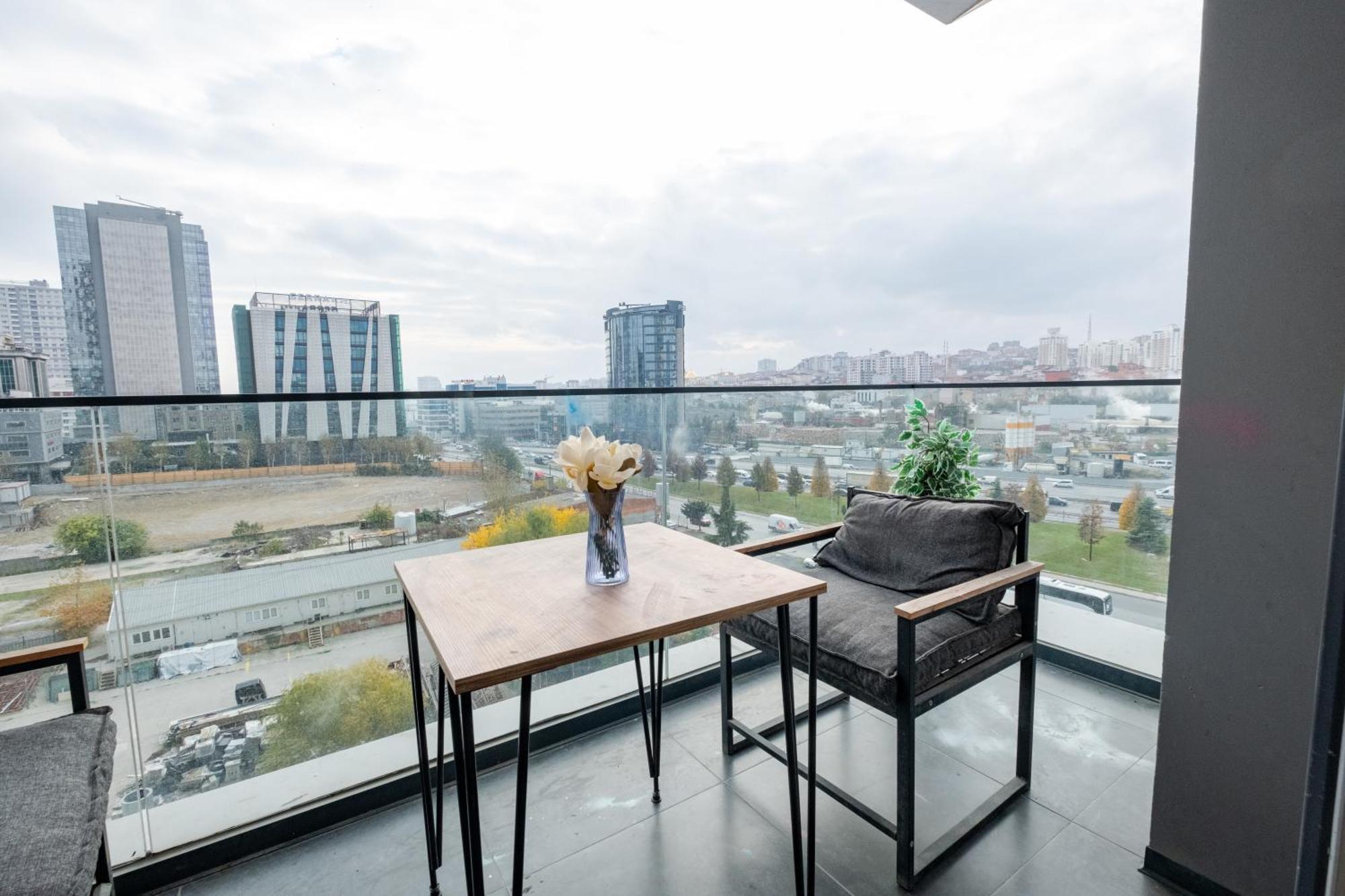 High Floor Lux 2