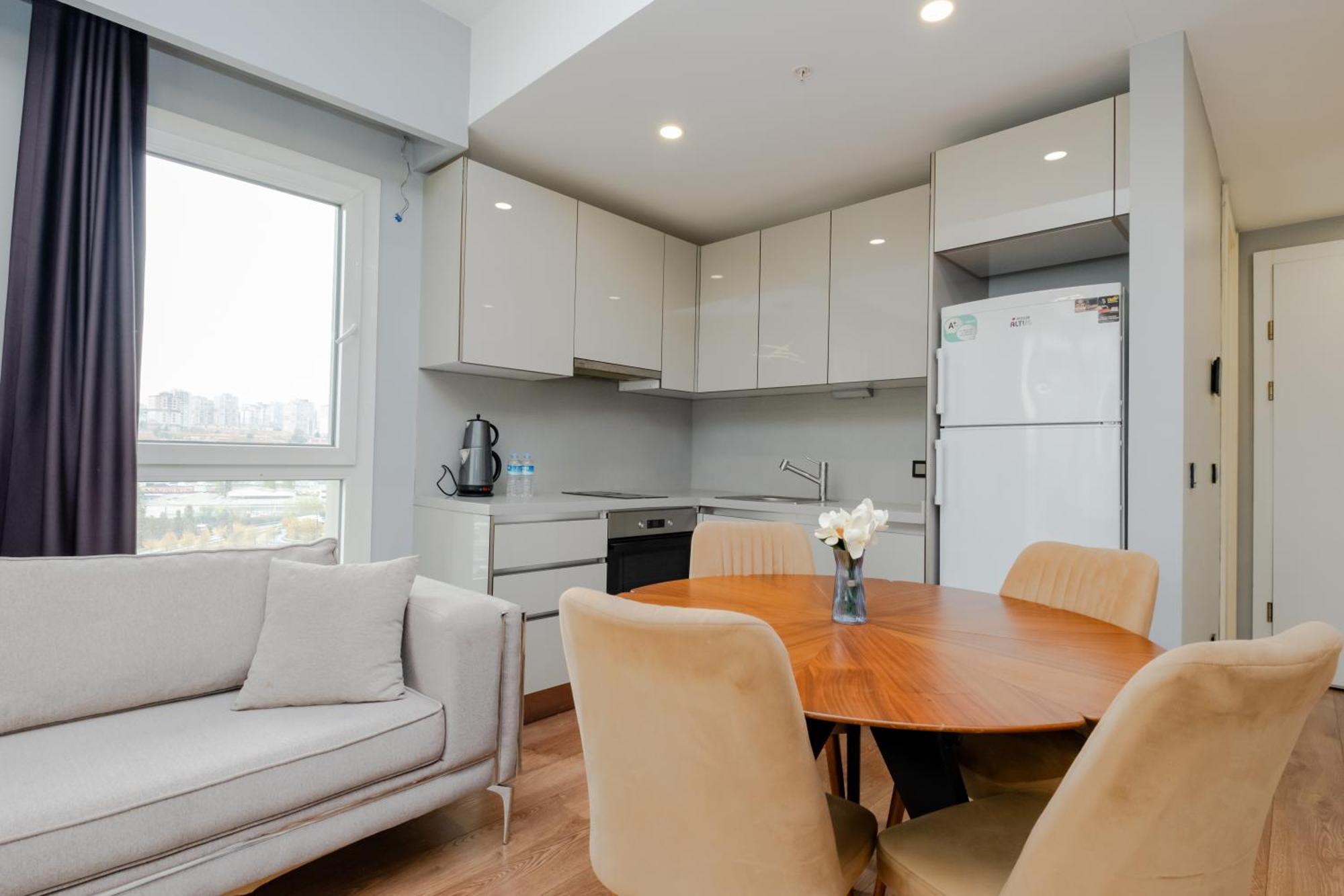 High Floor Lux 2 *