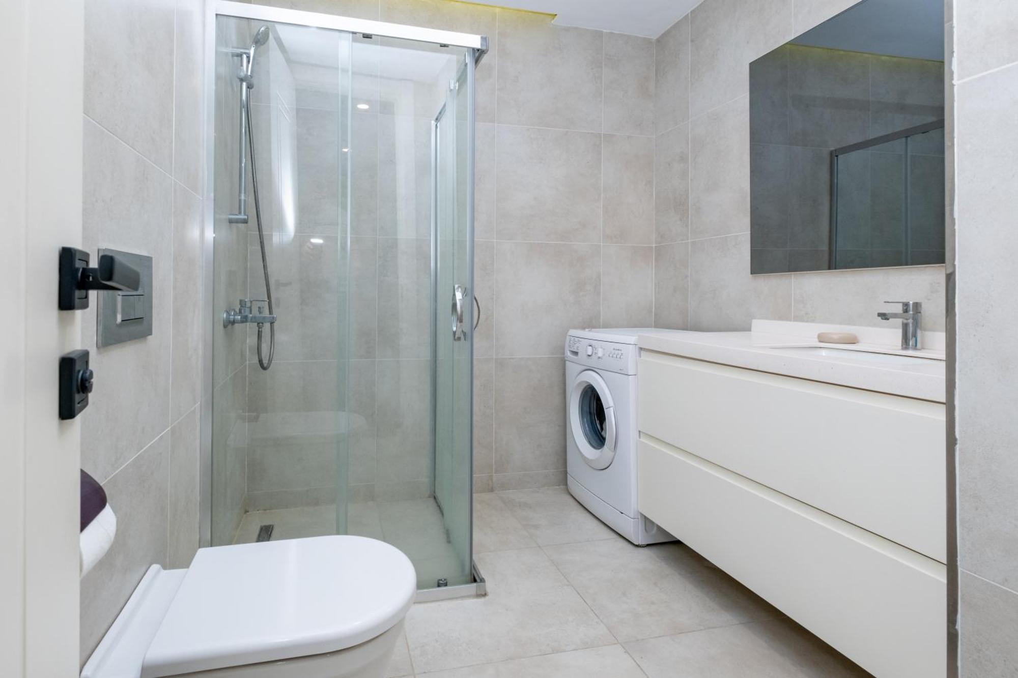 High Floor Lux 2