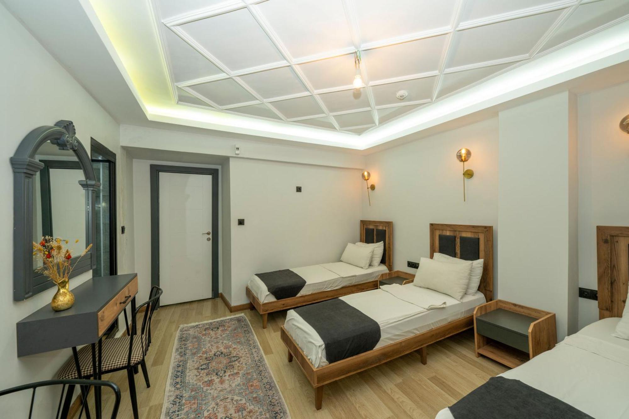 Le Valeria Deluxe Hotel *