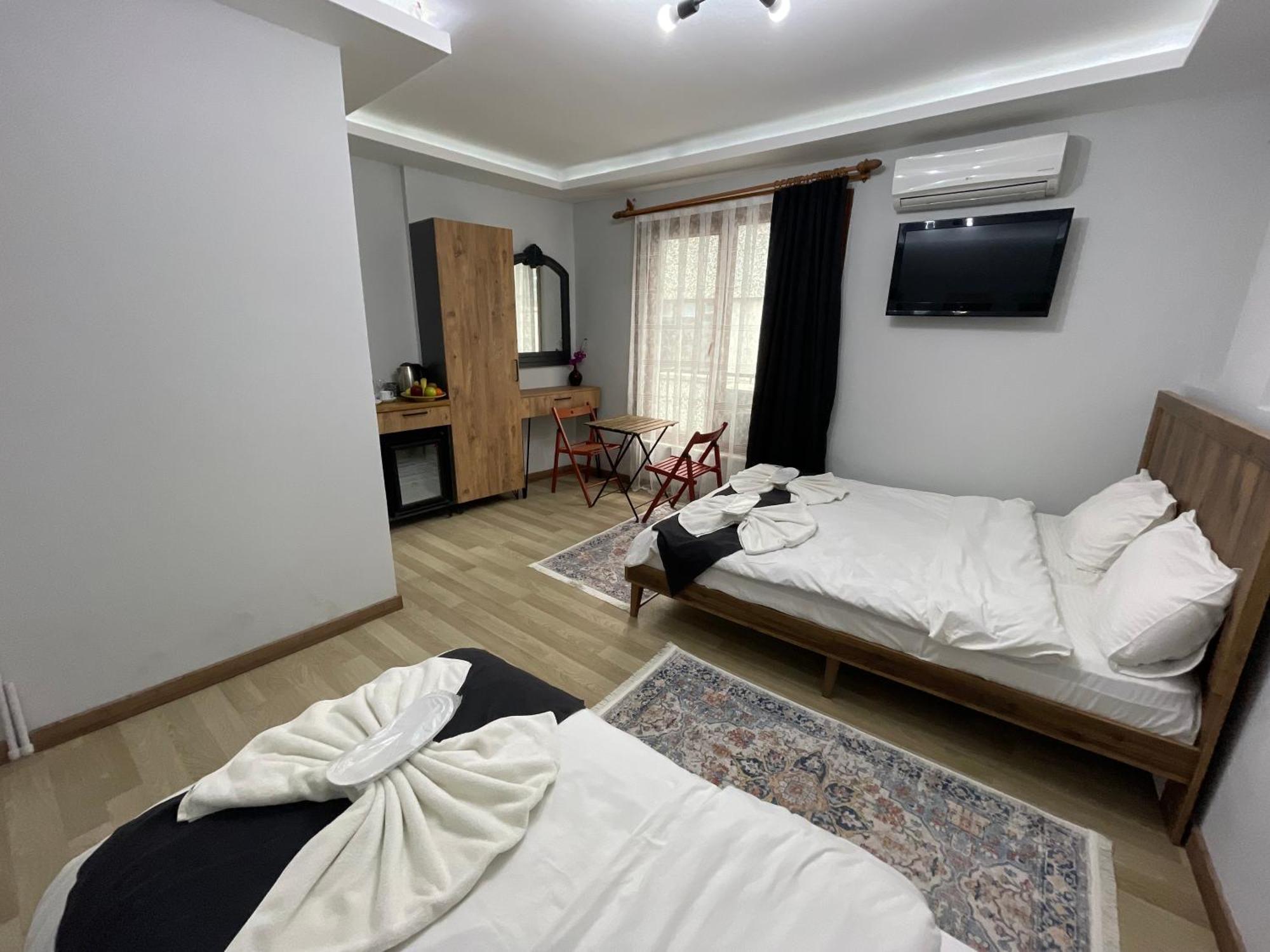 Le Valeria Deluxe Hotel *
