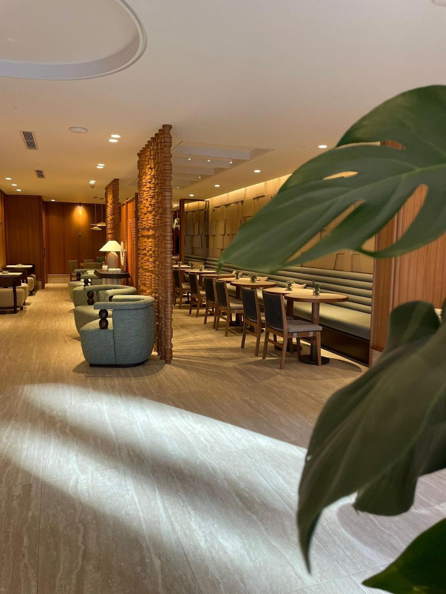Housez & Special Class Hotel