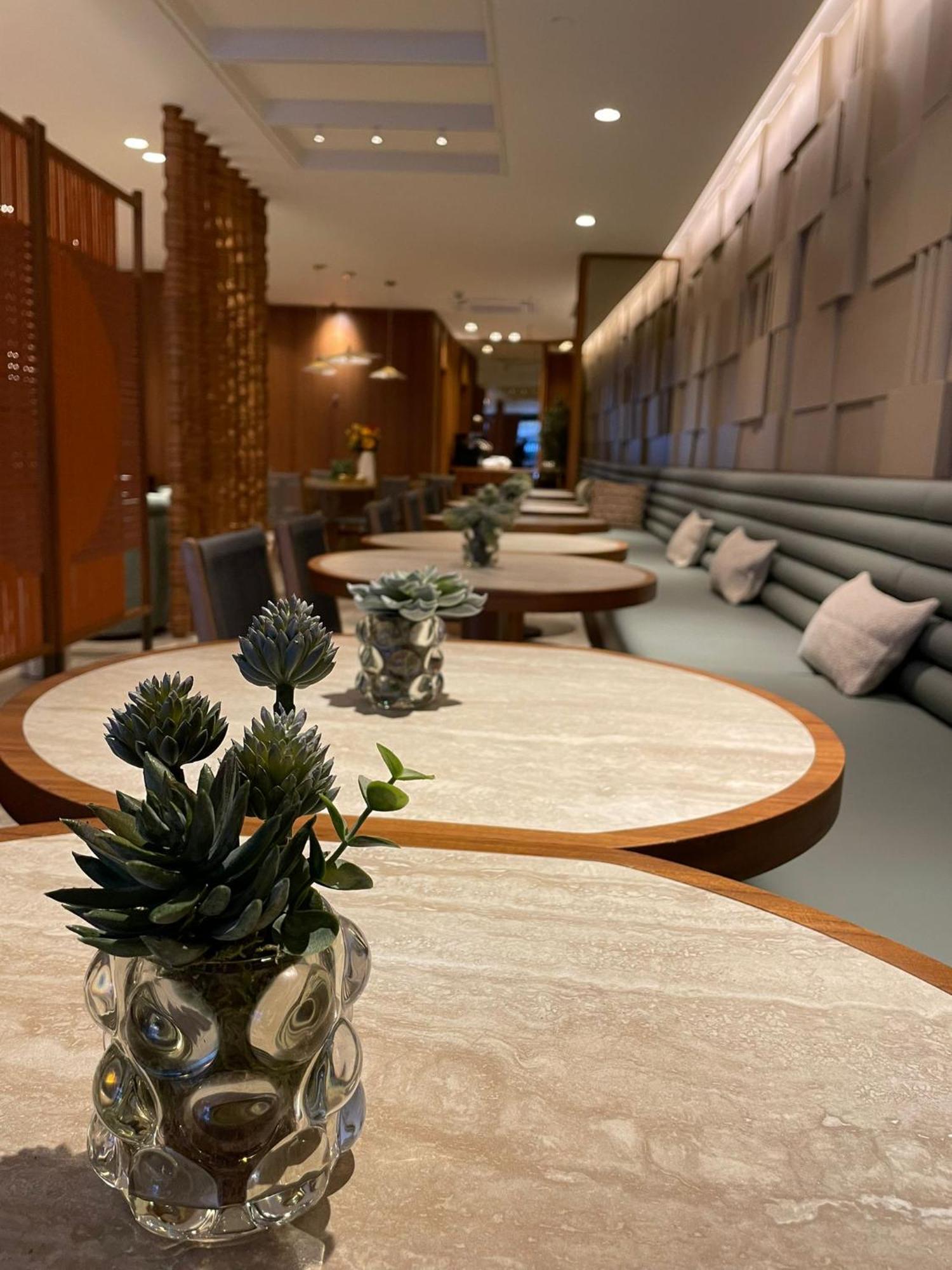 Housez & Special Class Hotel