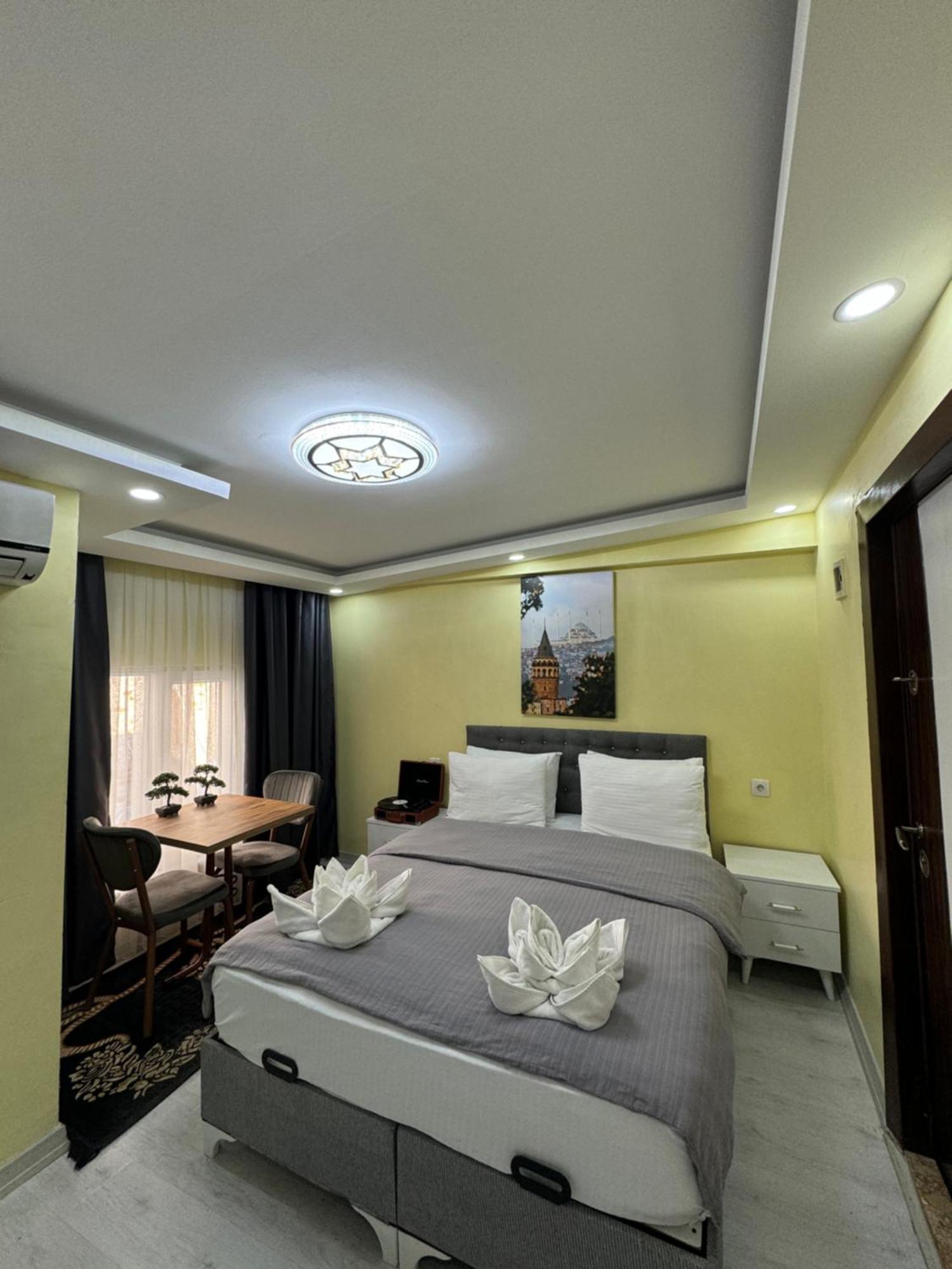 Ozer & Hotel *