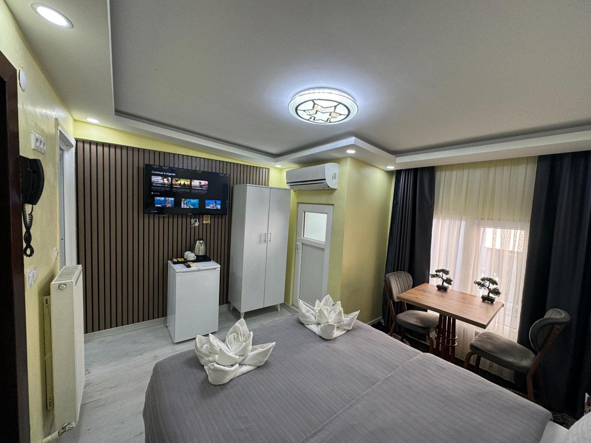 Ozer & Hotel