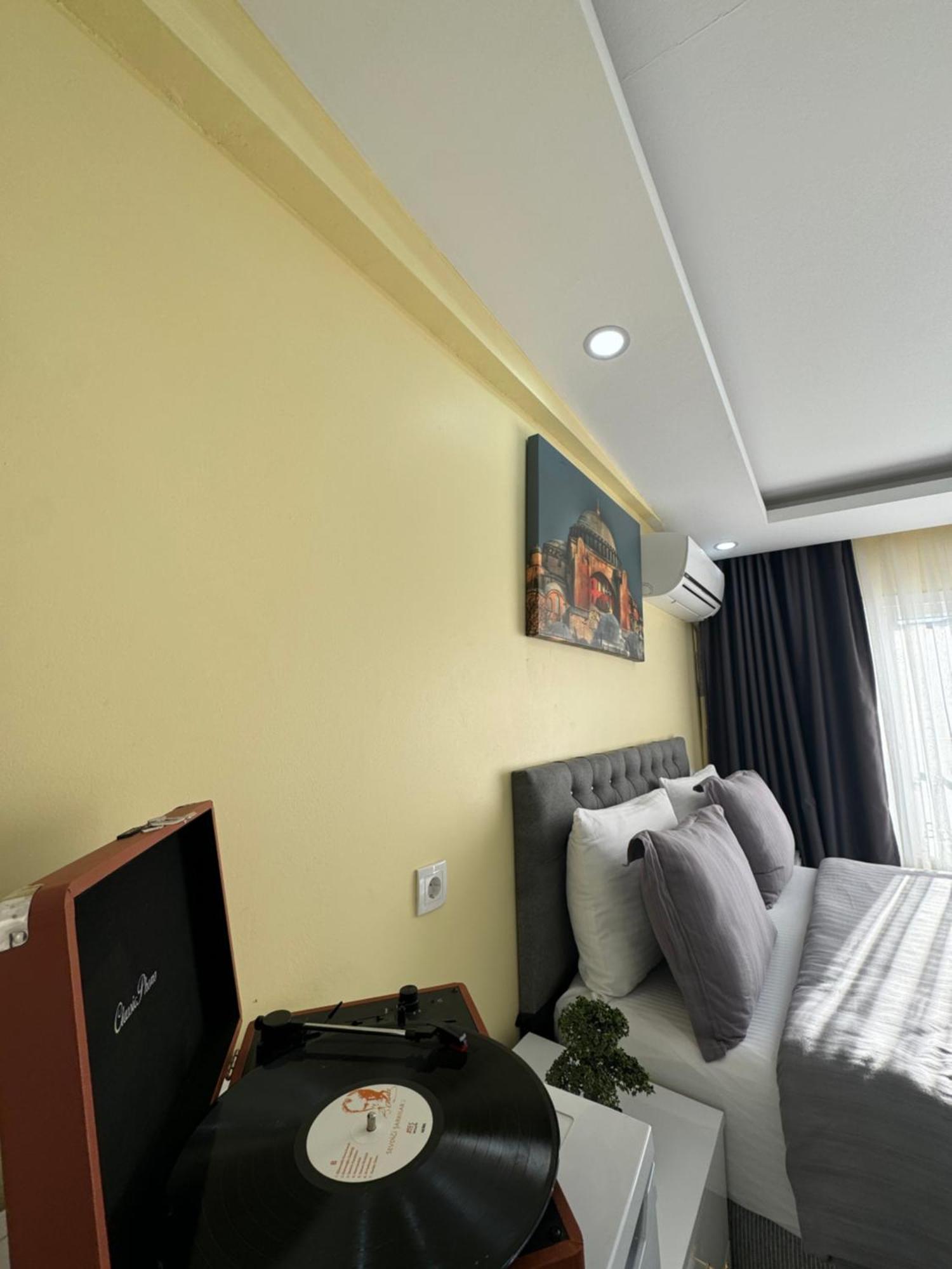 Ozer & Hotel