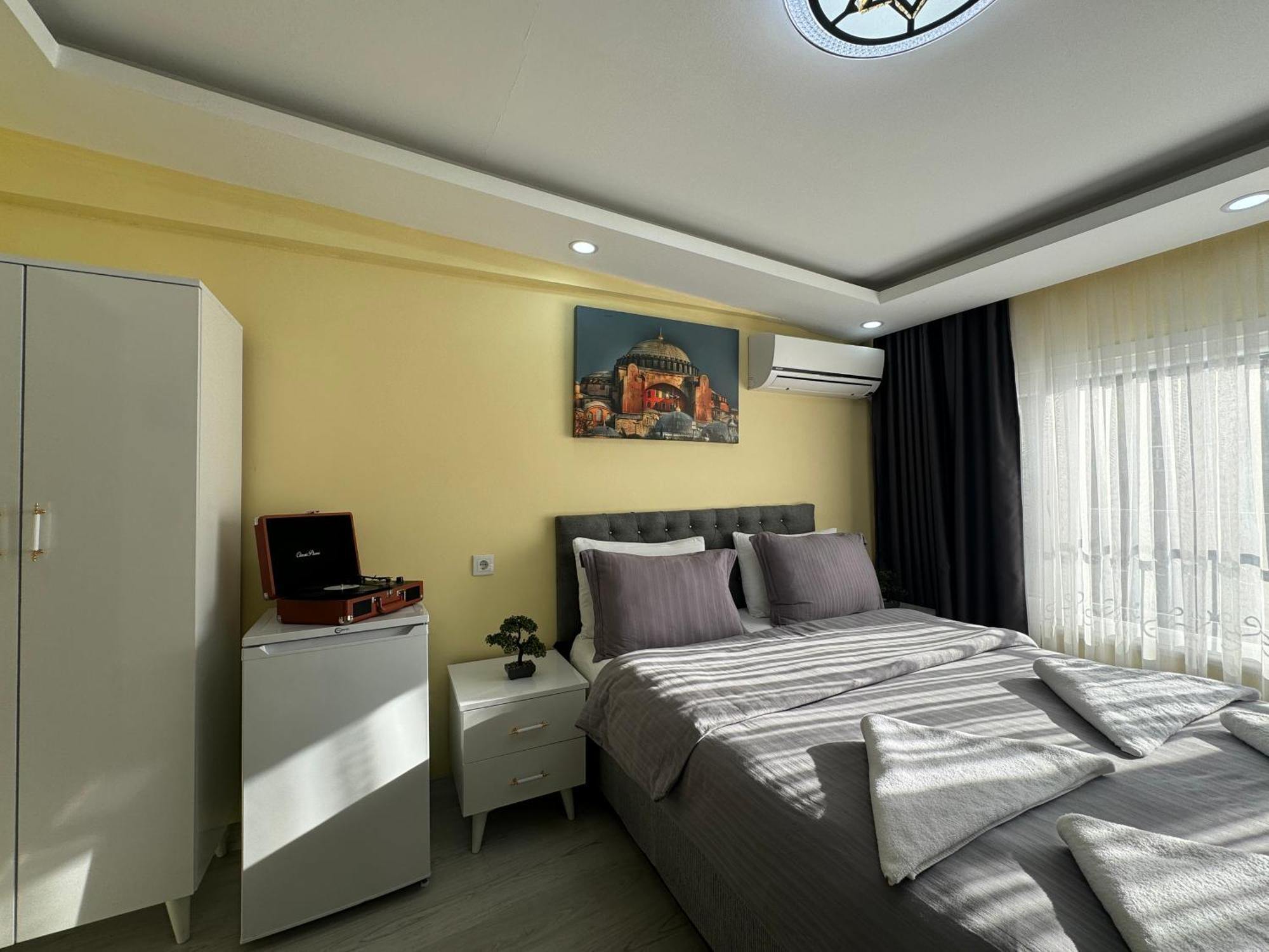 Ozer & Hotel