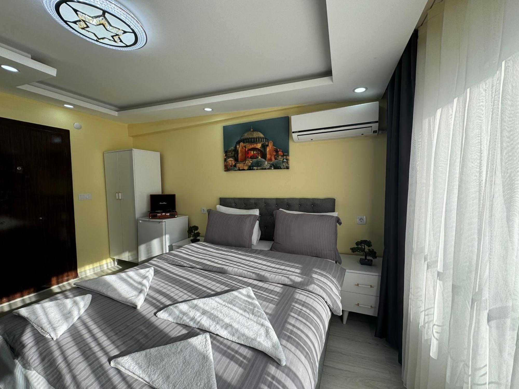 Ozer & Hotel