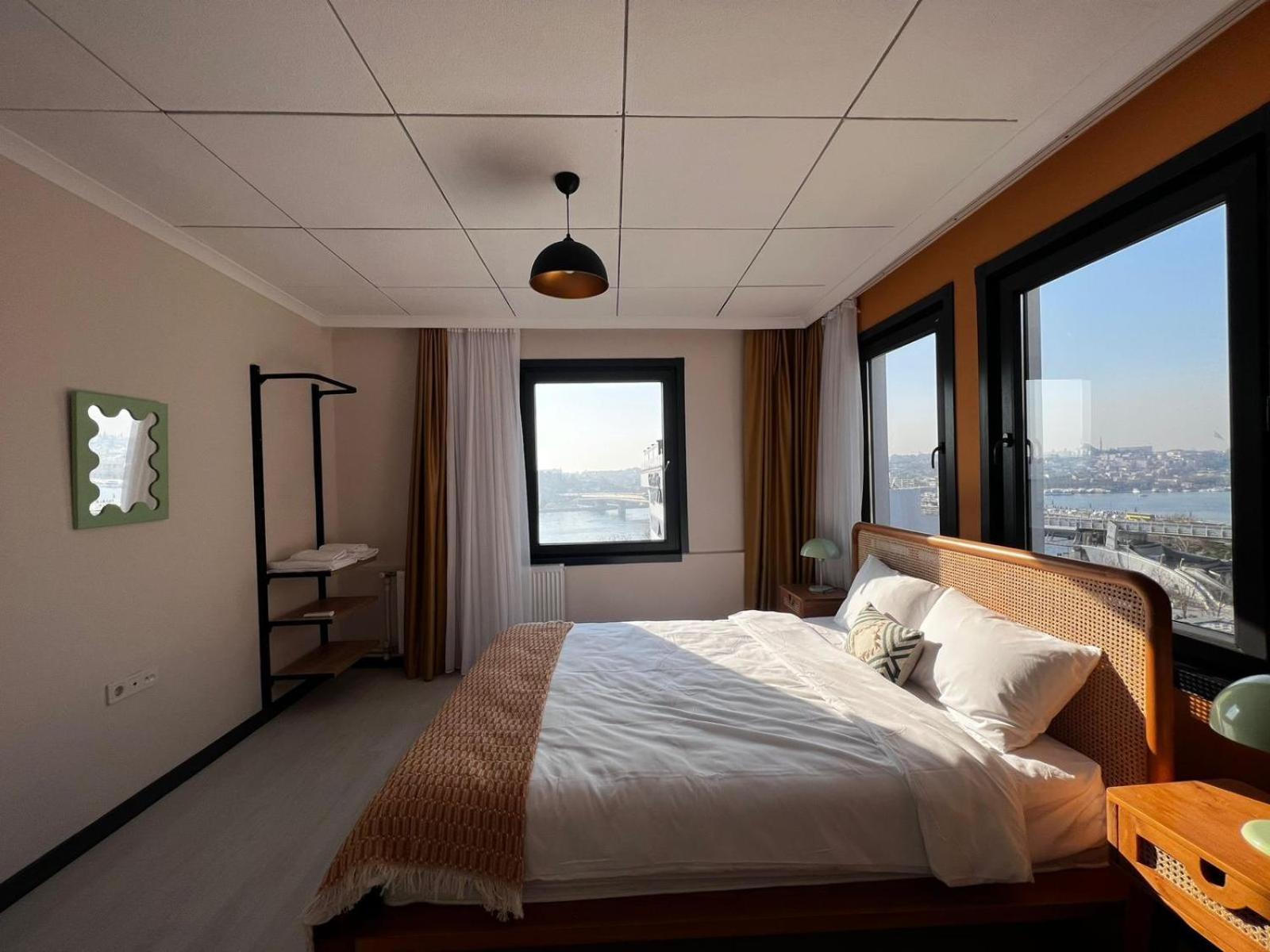 Karakoey Ultra Luxury Penthouse, 4br,sea View Istanbul