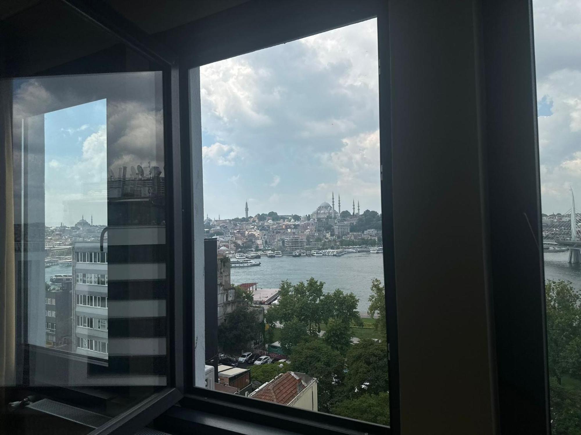 Karakoey Ultra Luxury Penthouse, 4br,sea View * Istanbul
