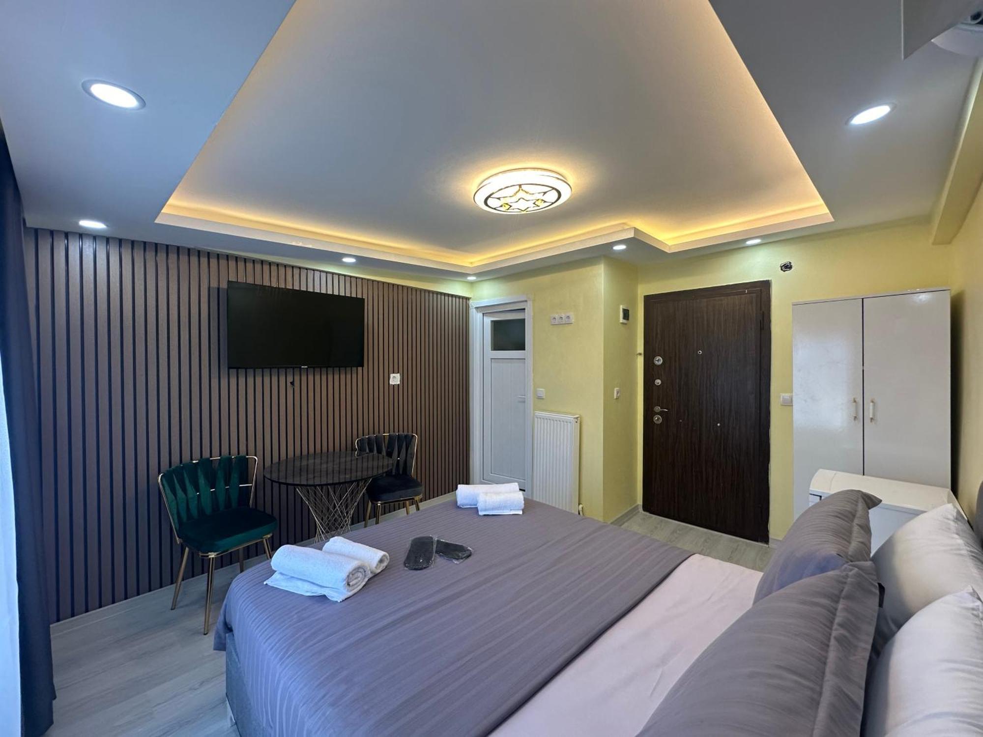 Ozer & Hotel