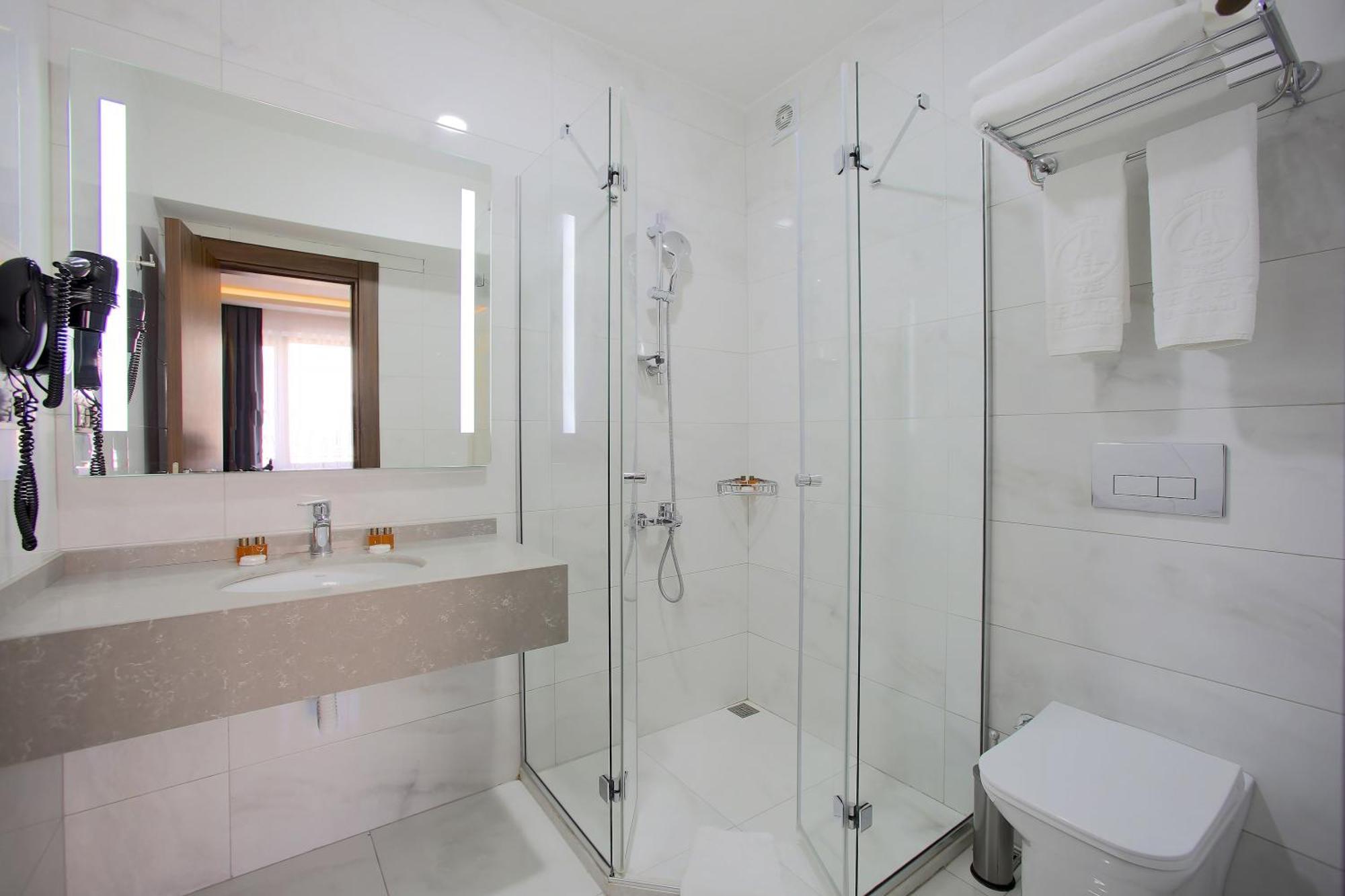 Eyfel Hotel 3*