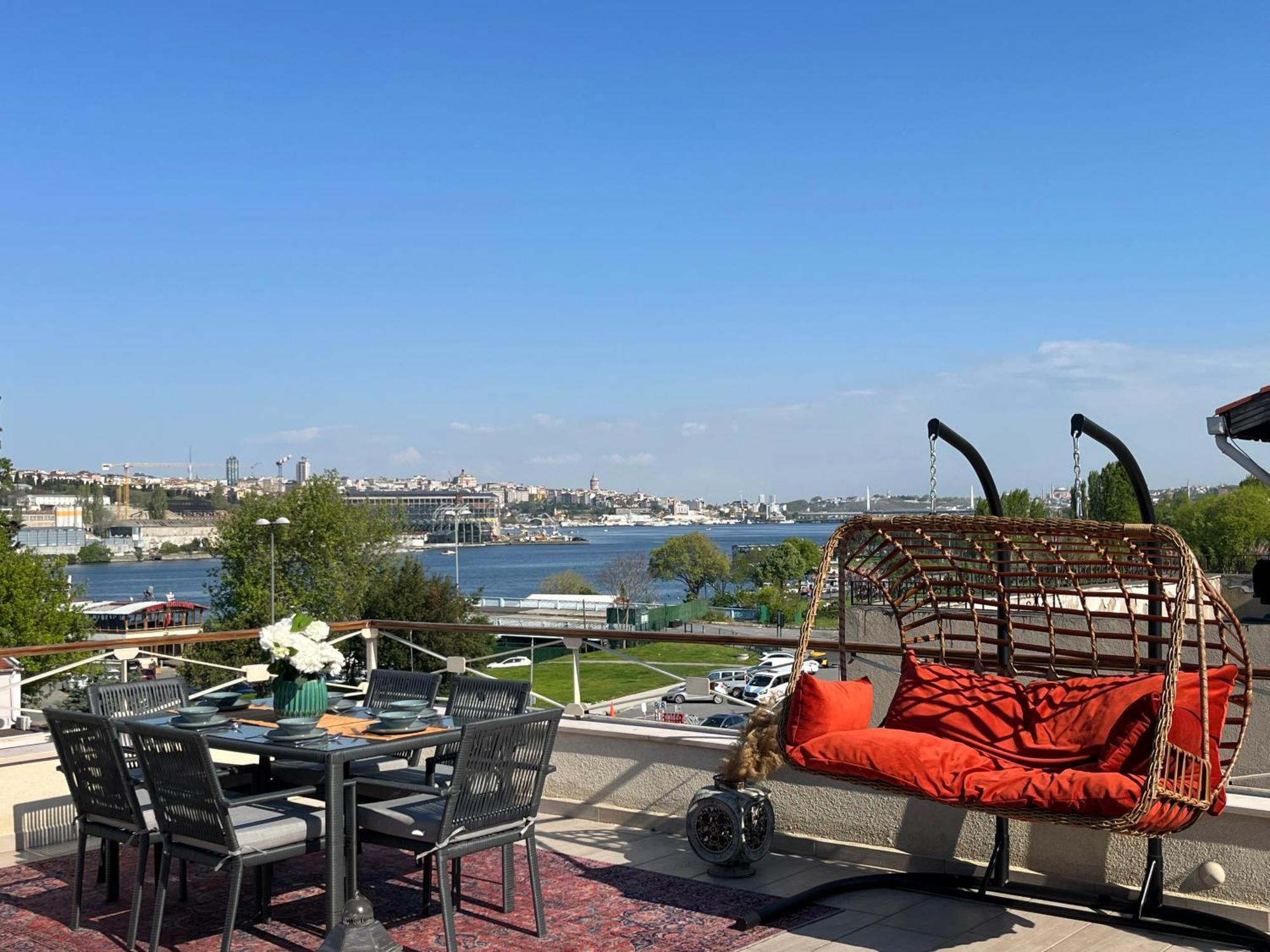 Waterfront By The Tram - Terrace With Dome & Golden Horn View In Fatih *