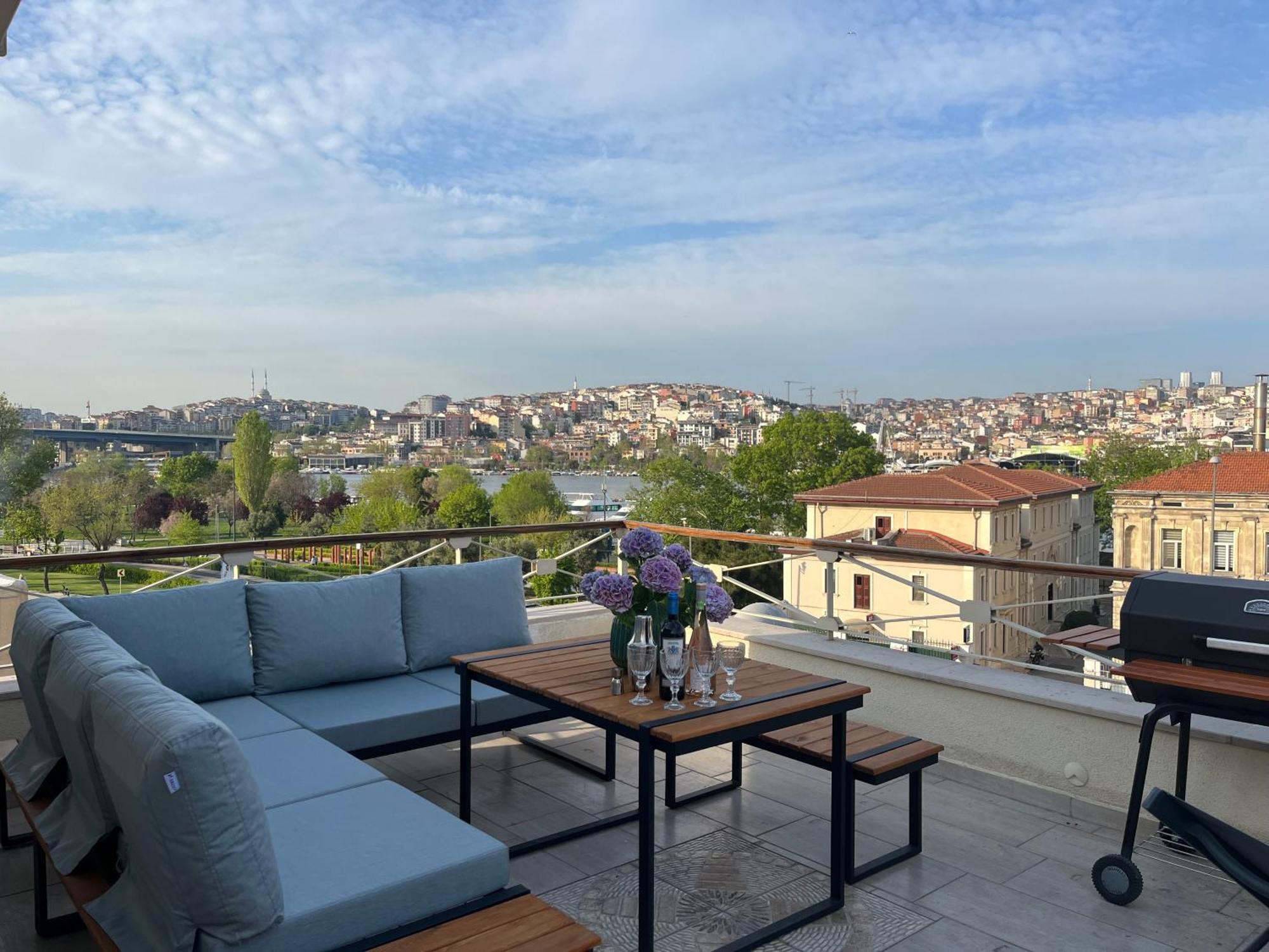 Waterfront By The Tram - Terrace With Dome & Golden Horn View In Fatih Apartamento *