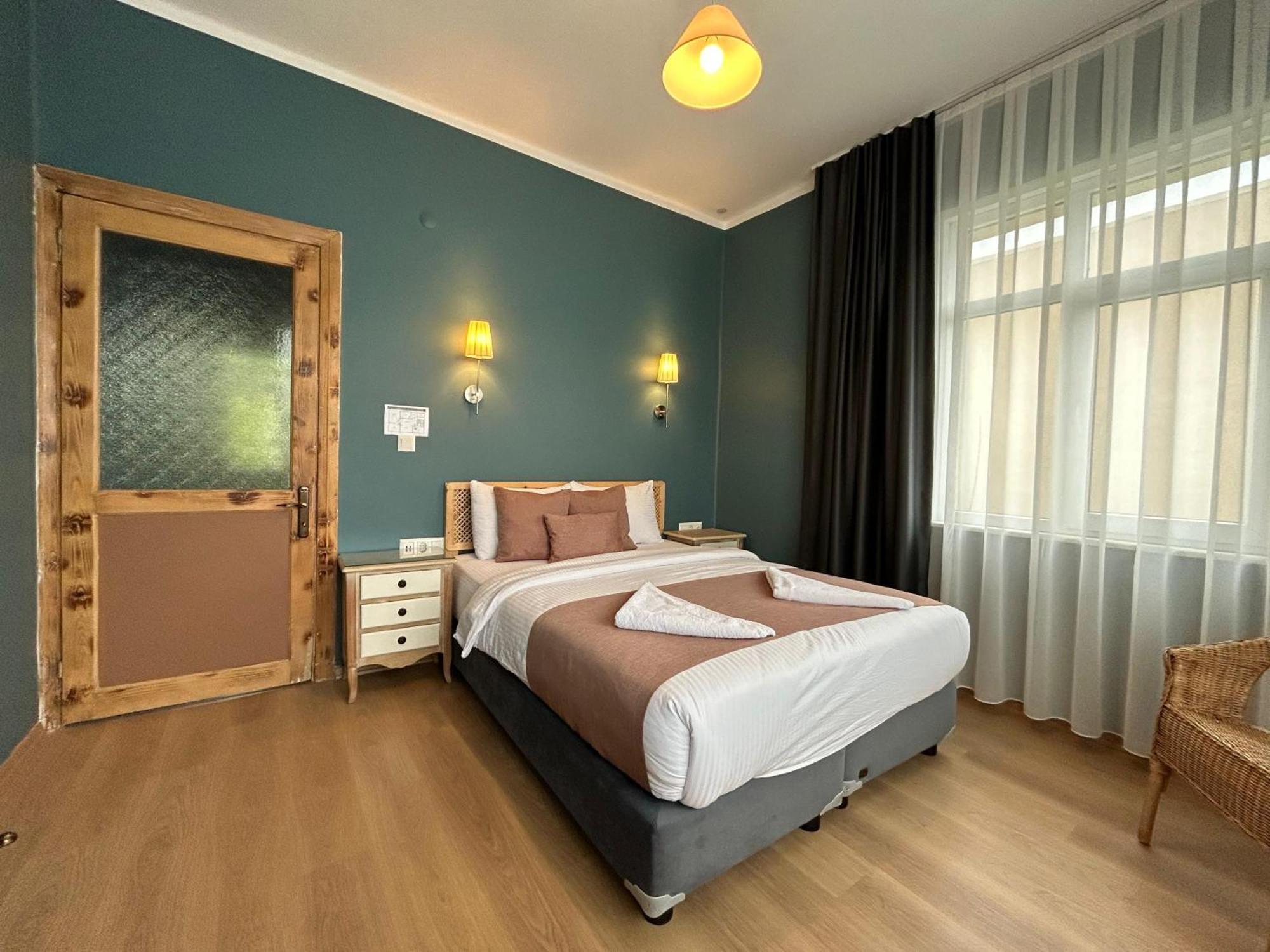 Apartment Waterfront By The Tram - Terrace With Dome & Golden Horn View In Fatih Istanbul