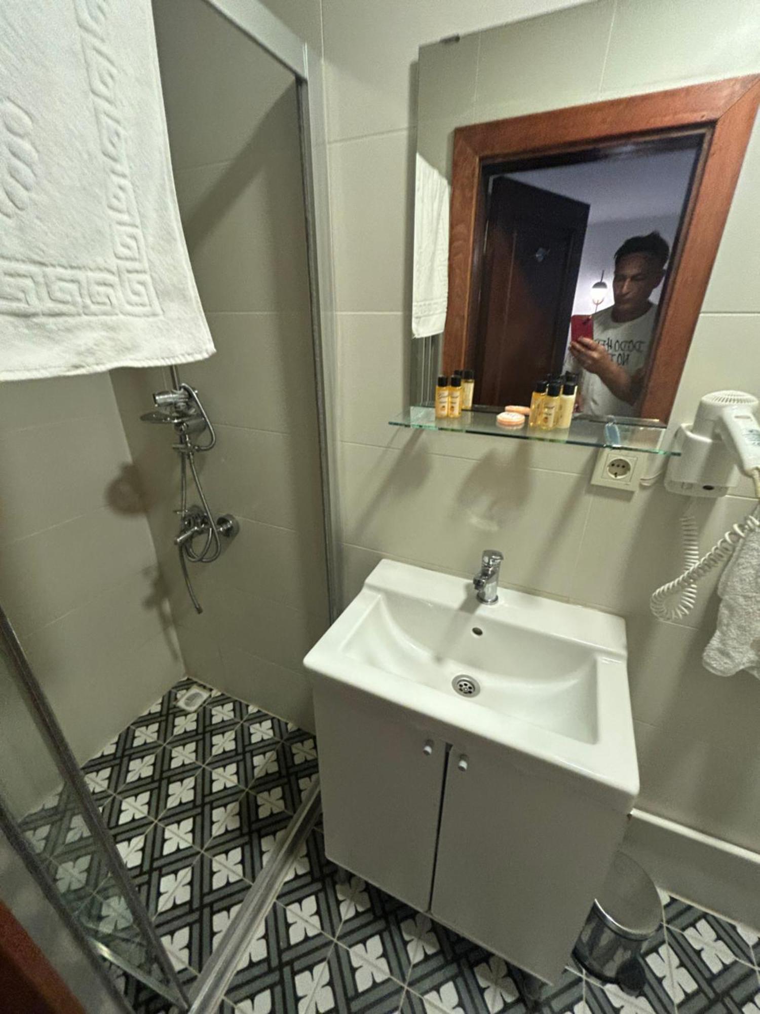 Hostel Constatntinos *