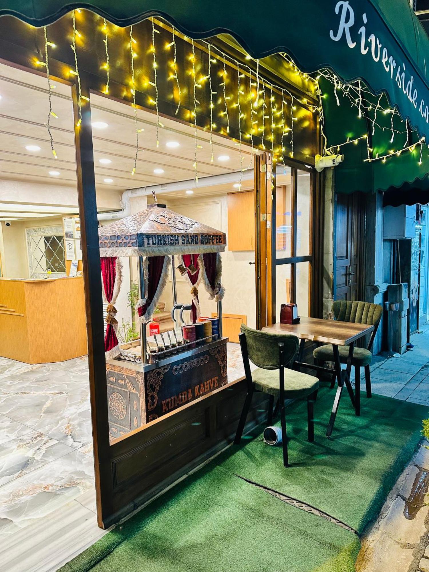 Hotel Riverside
