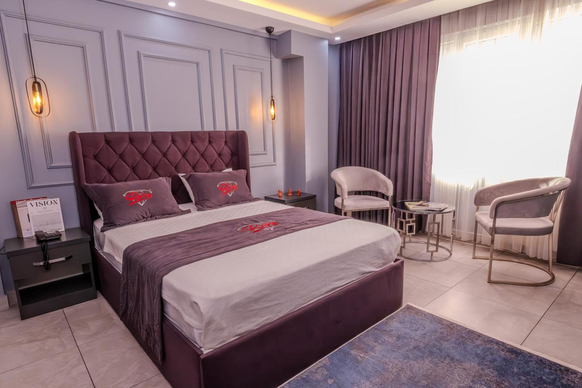 Ruby Hotel *