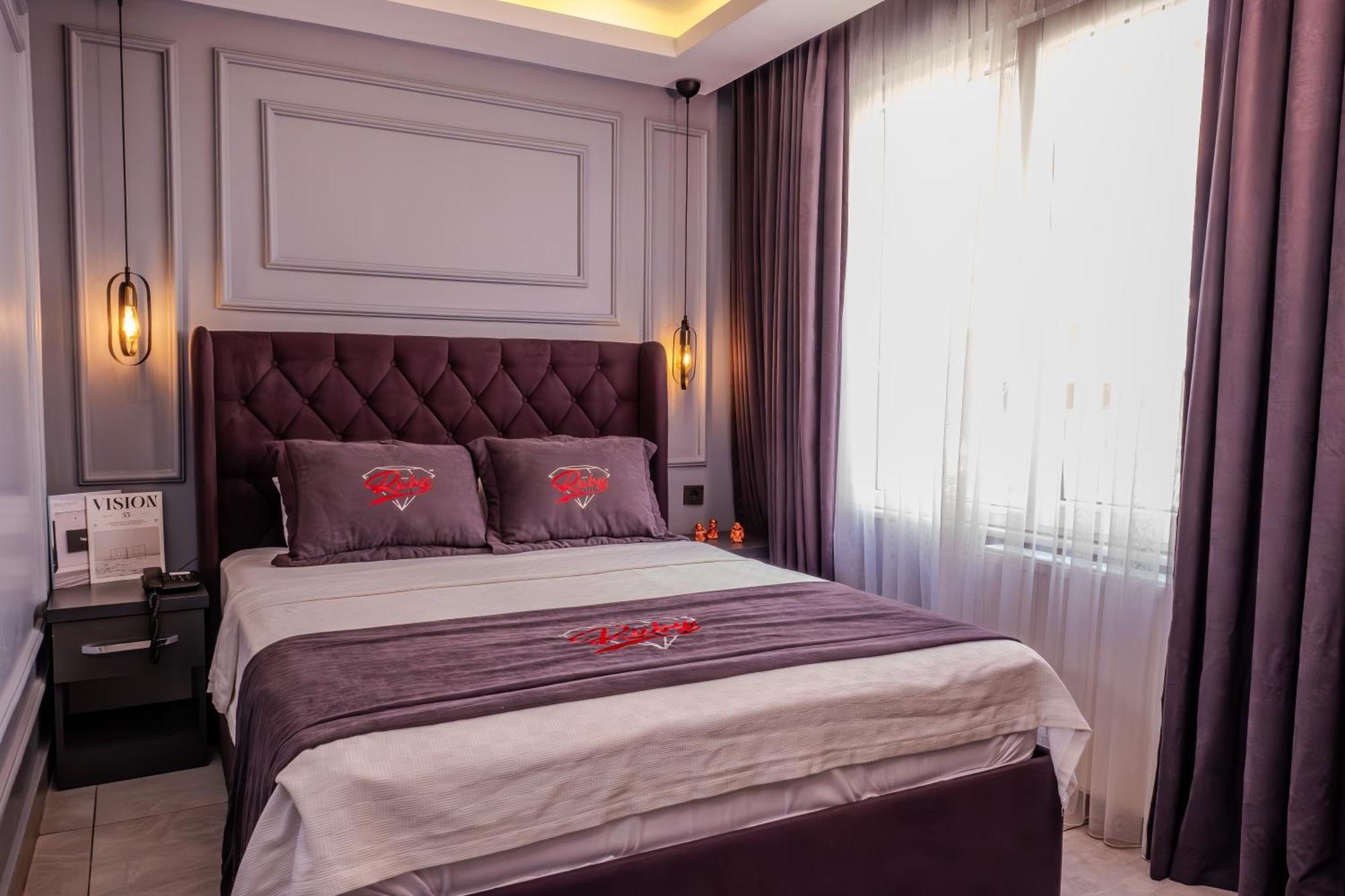 Ruby Hotel *