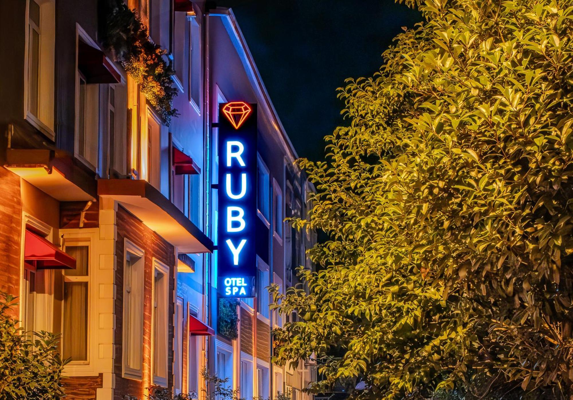 Ruby Hotel *