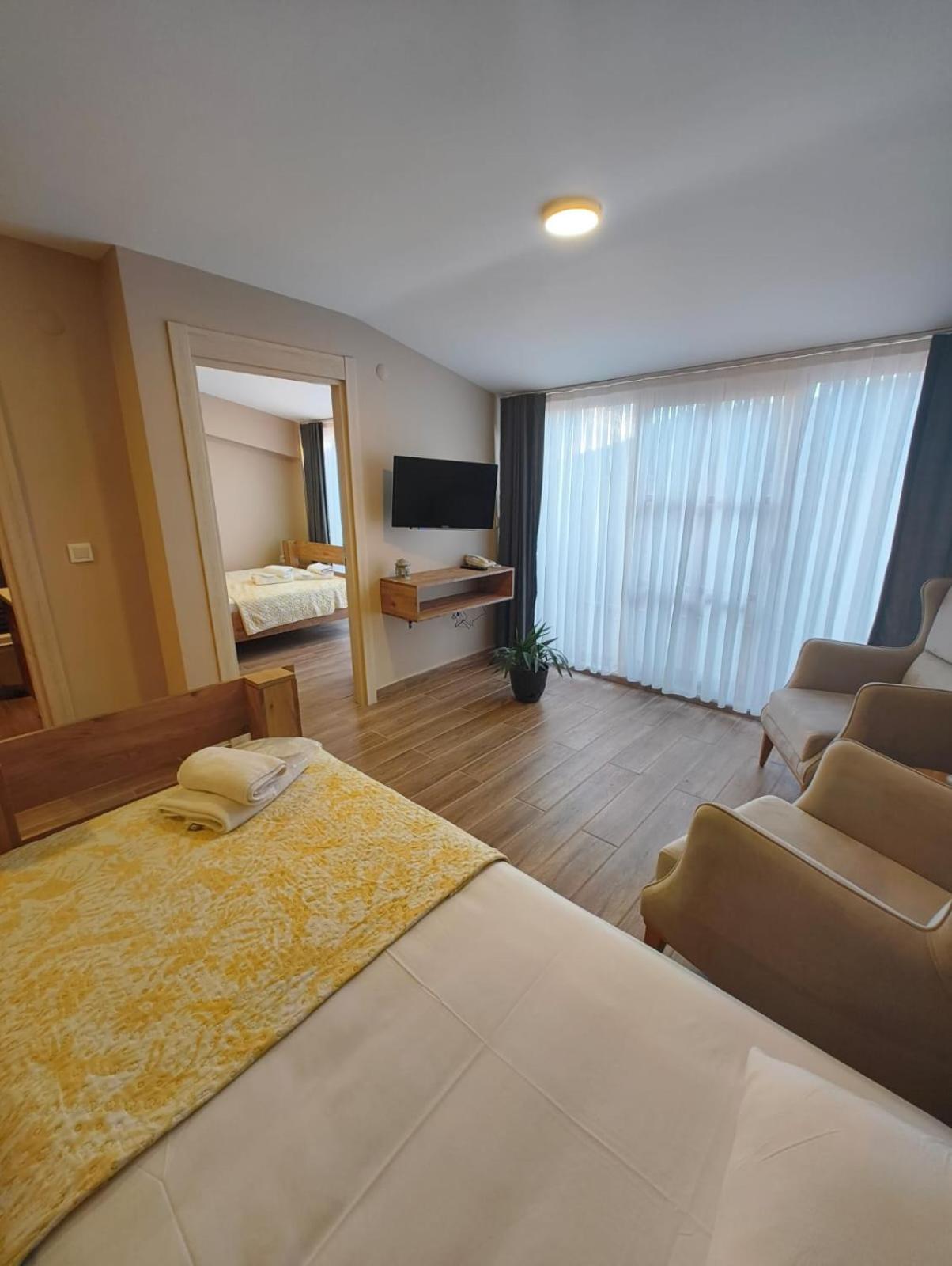 Majestik Hotel *
