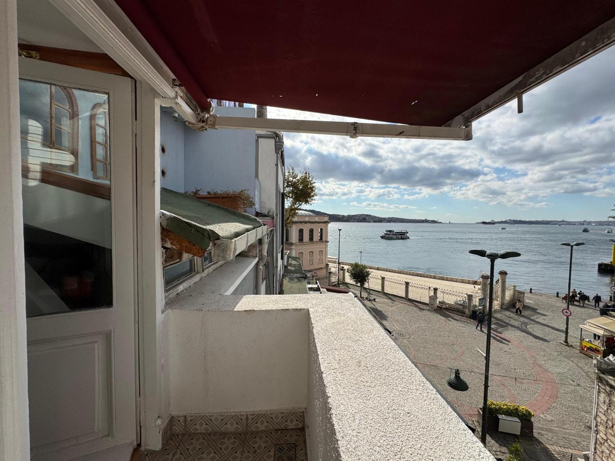 Levant De Luxe Inn
