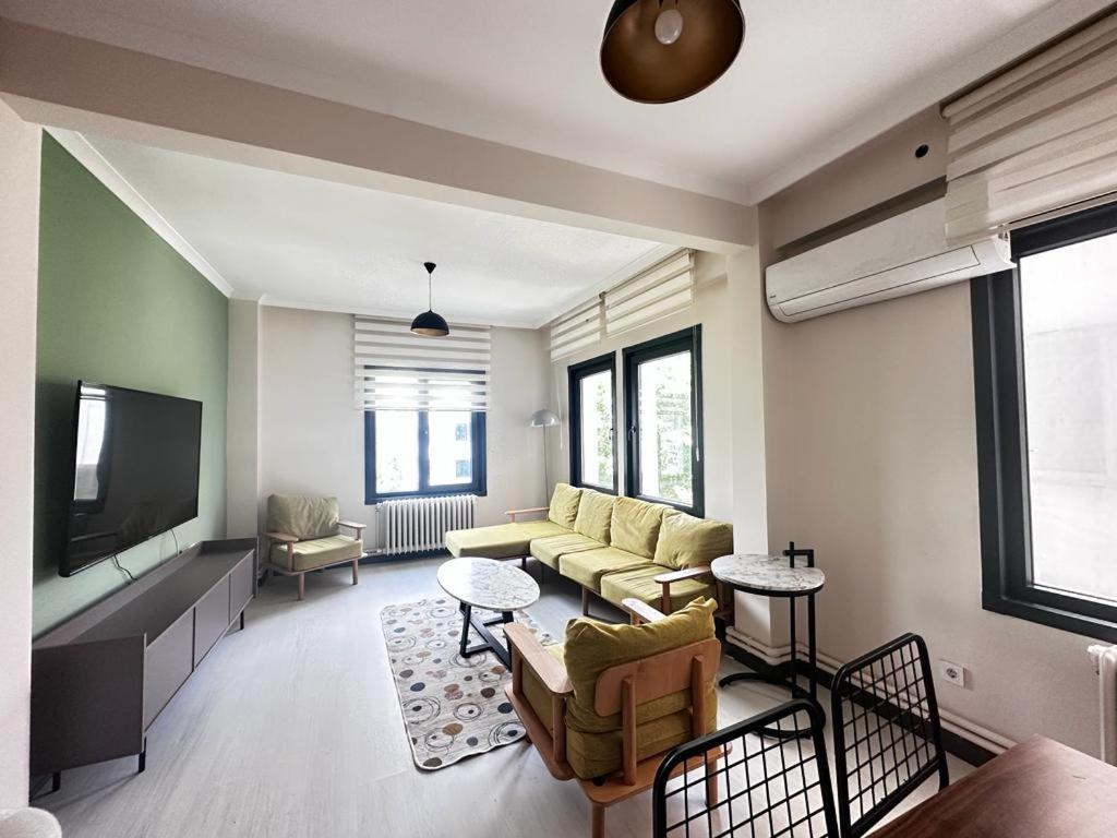Wonder Karakoey 4- Ultra Luxury , 4br, 2ba Sea View Apartment Istanbul