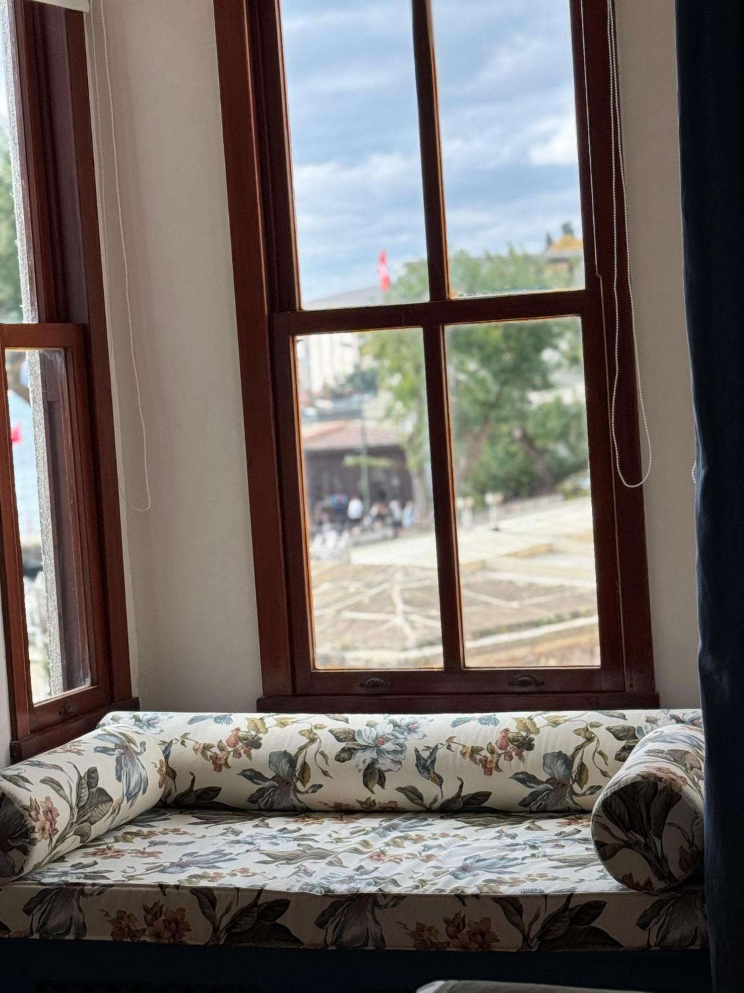 Levant De Luxe Inn *