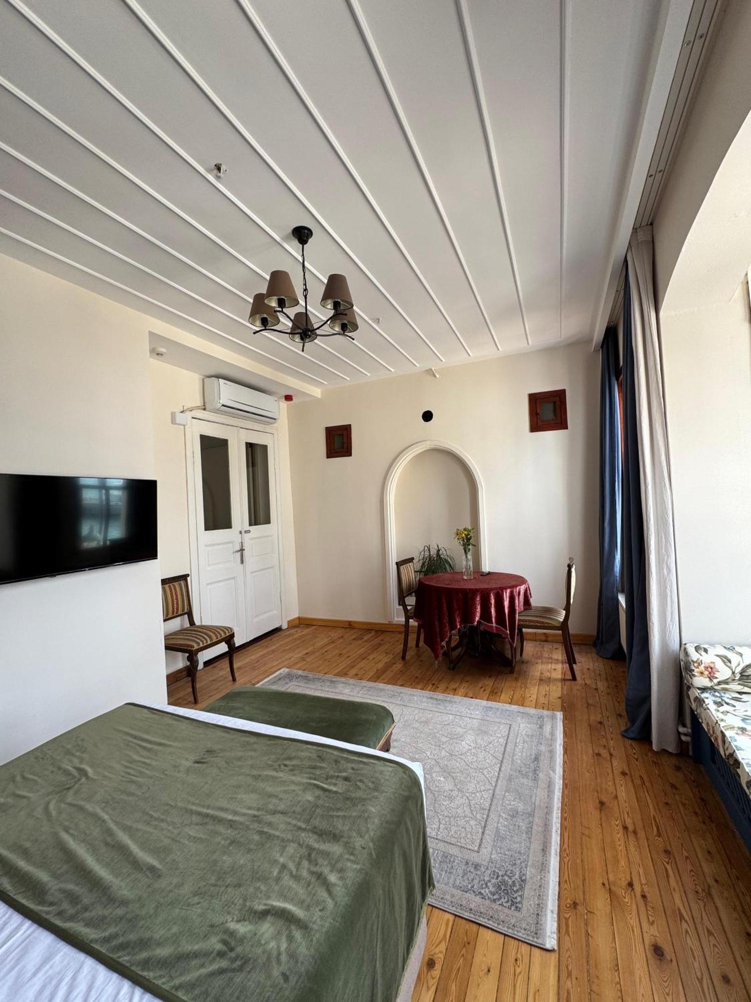Levant De Luxe Inn *