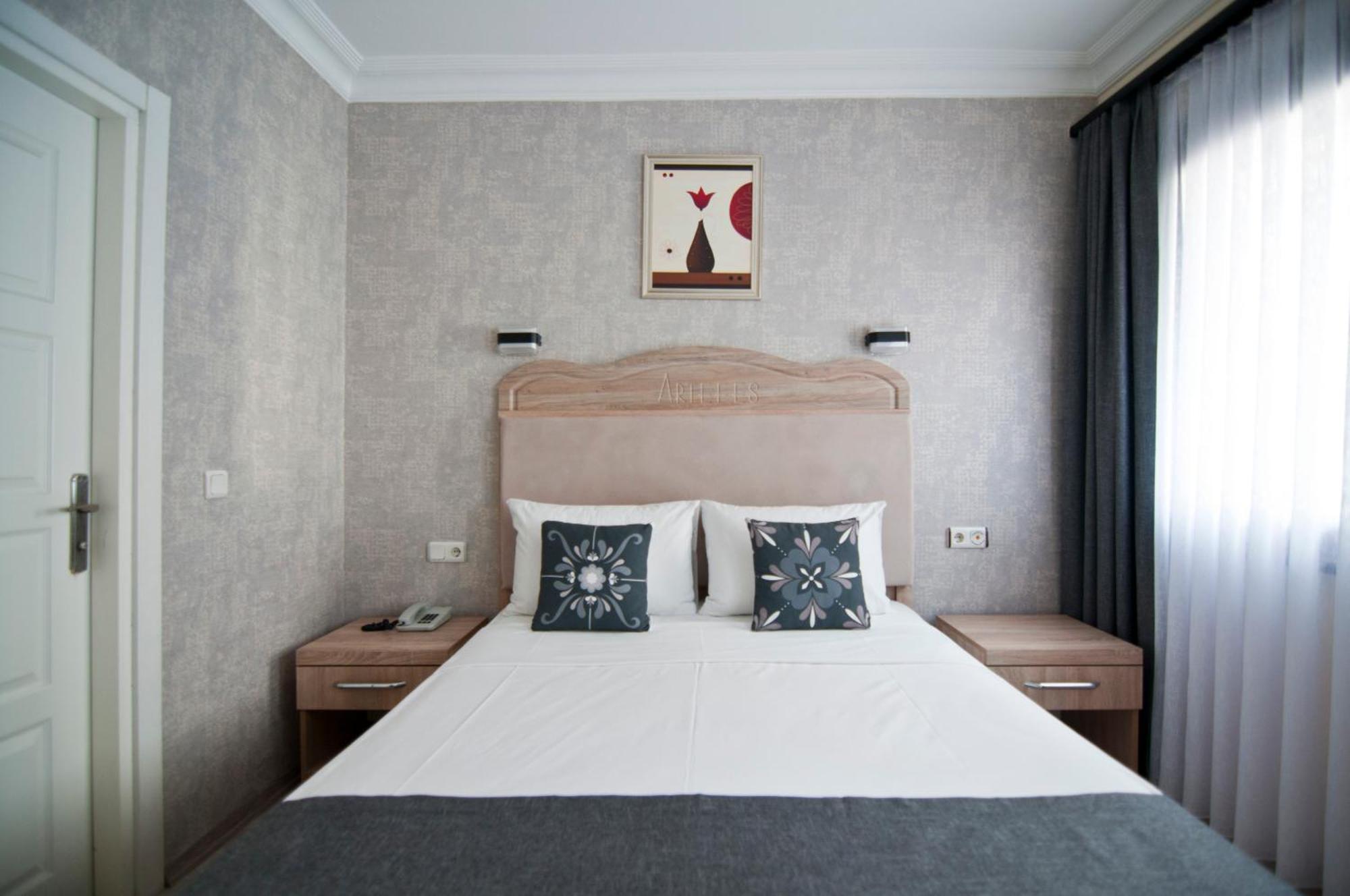 Hotel Artefes Old 4*