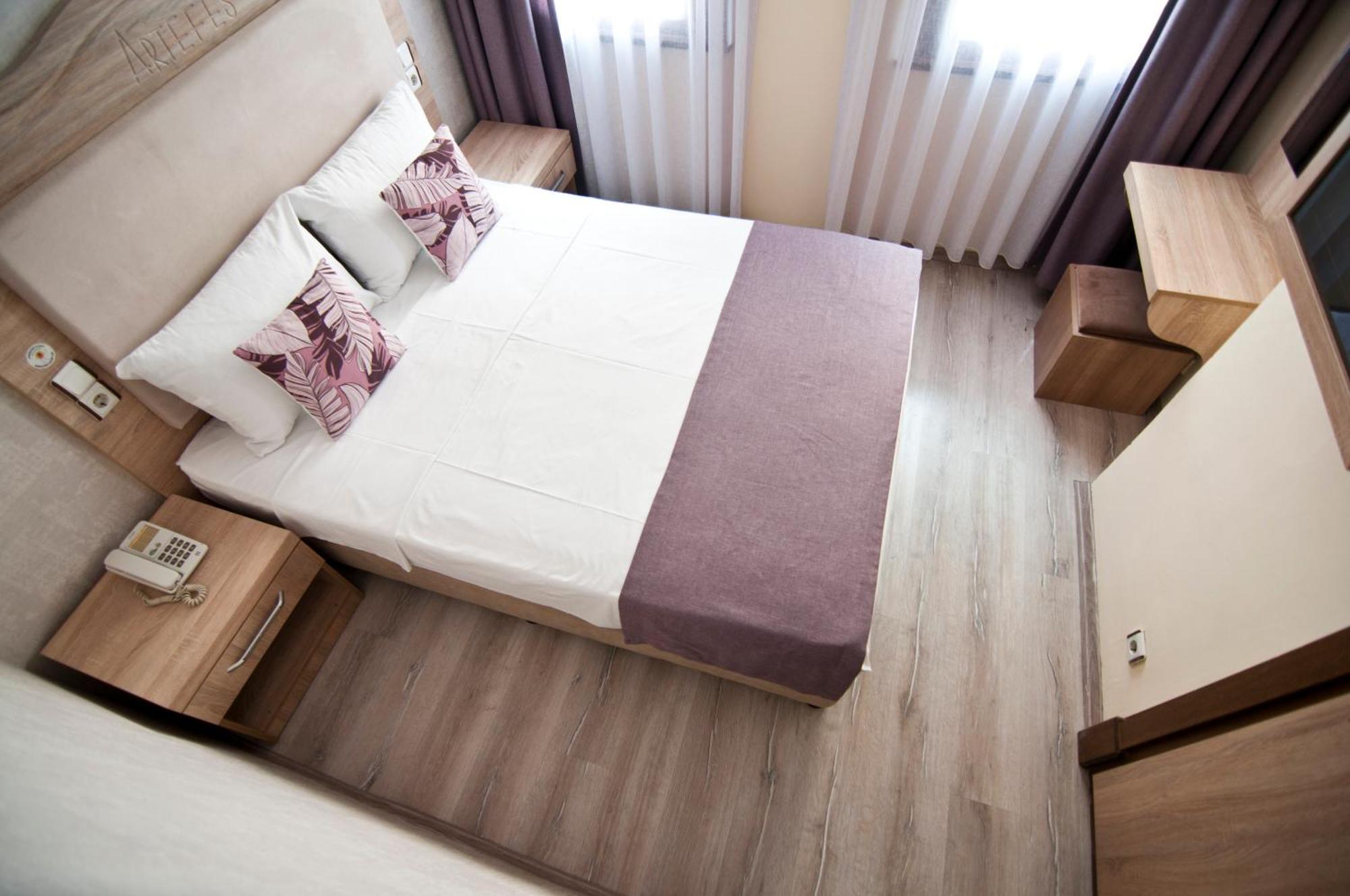 Hotel Artefes Old 4*