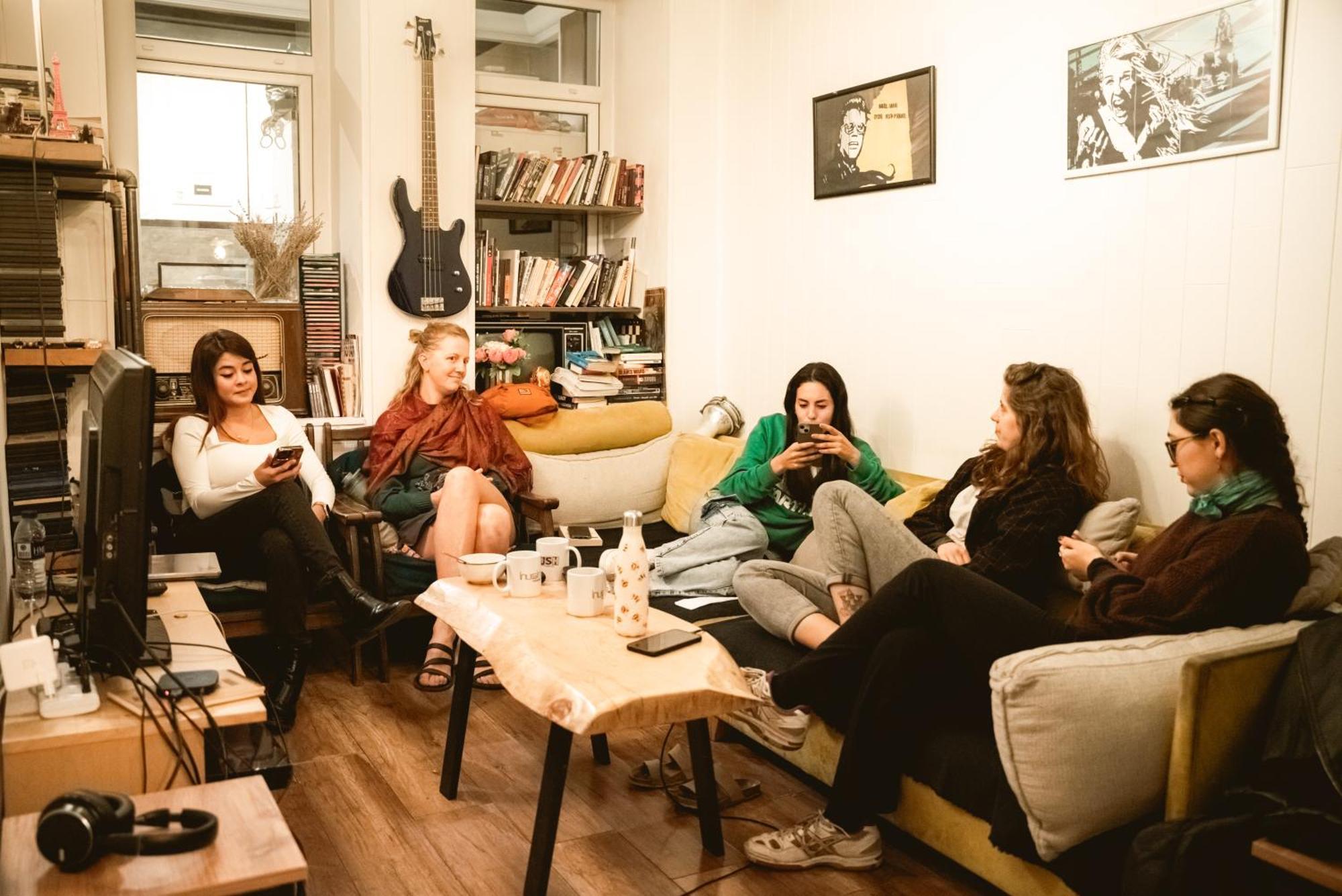 Hostel Hush Lounge