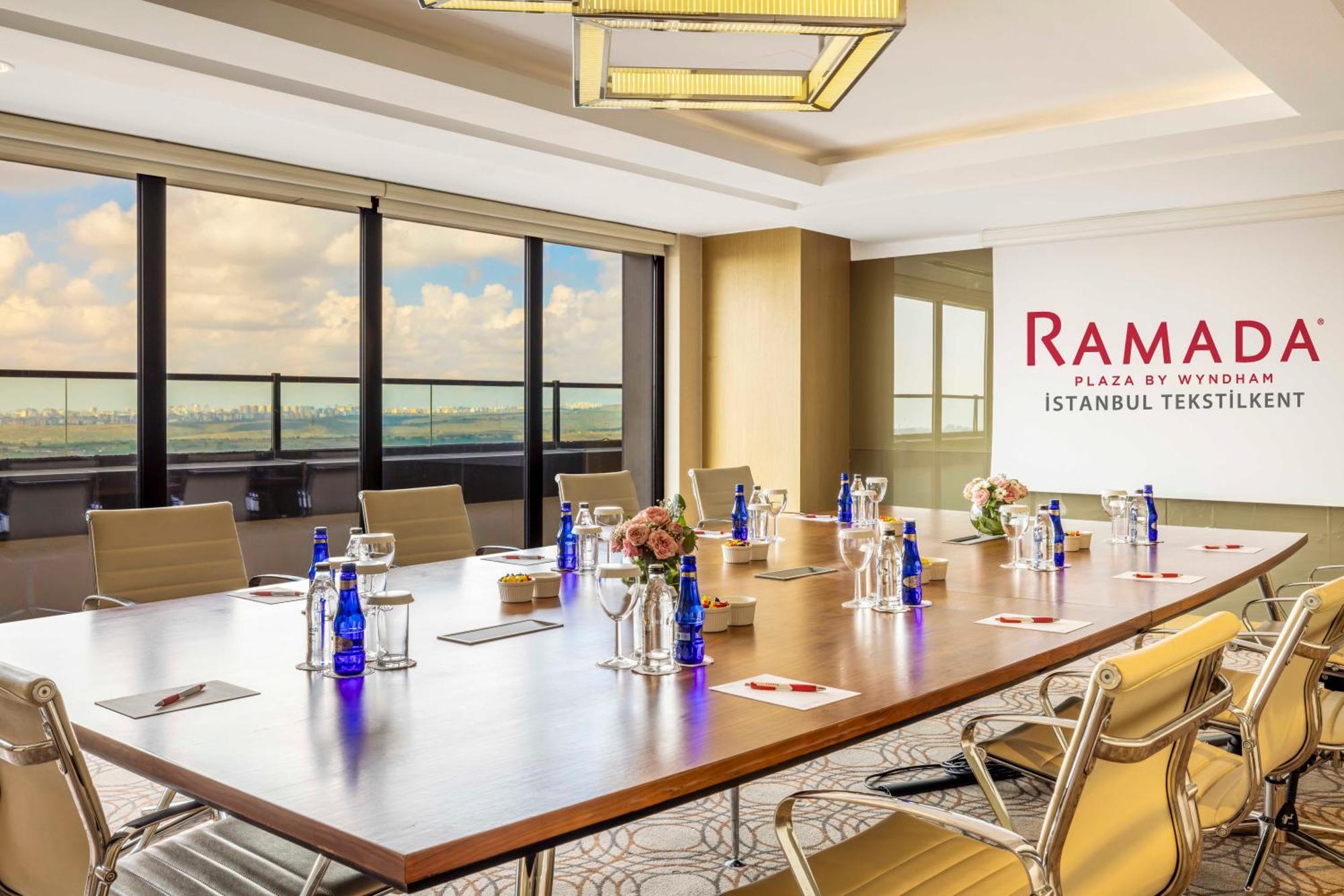 Ramada Plaza By Wyndham Tekstilkent 5*