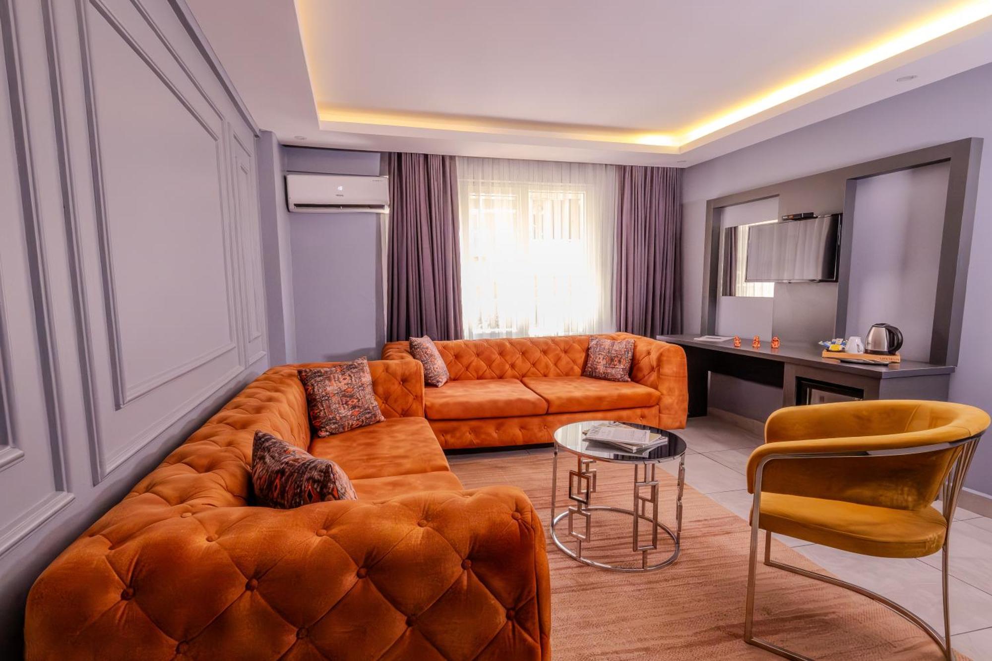 Ruby Hotel *