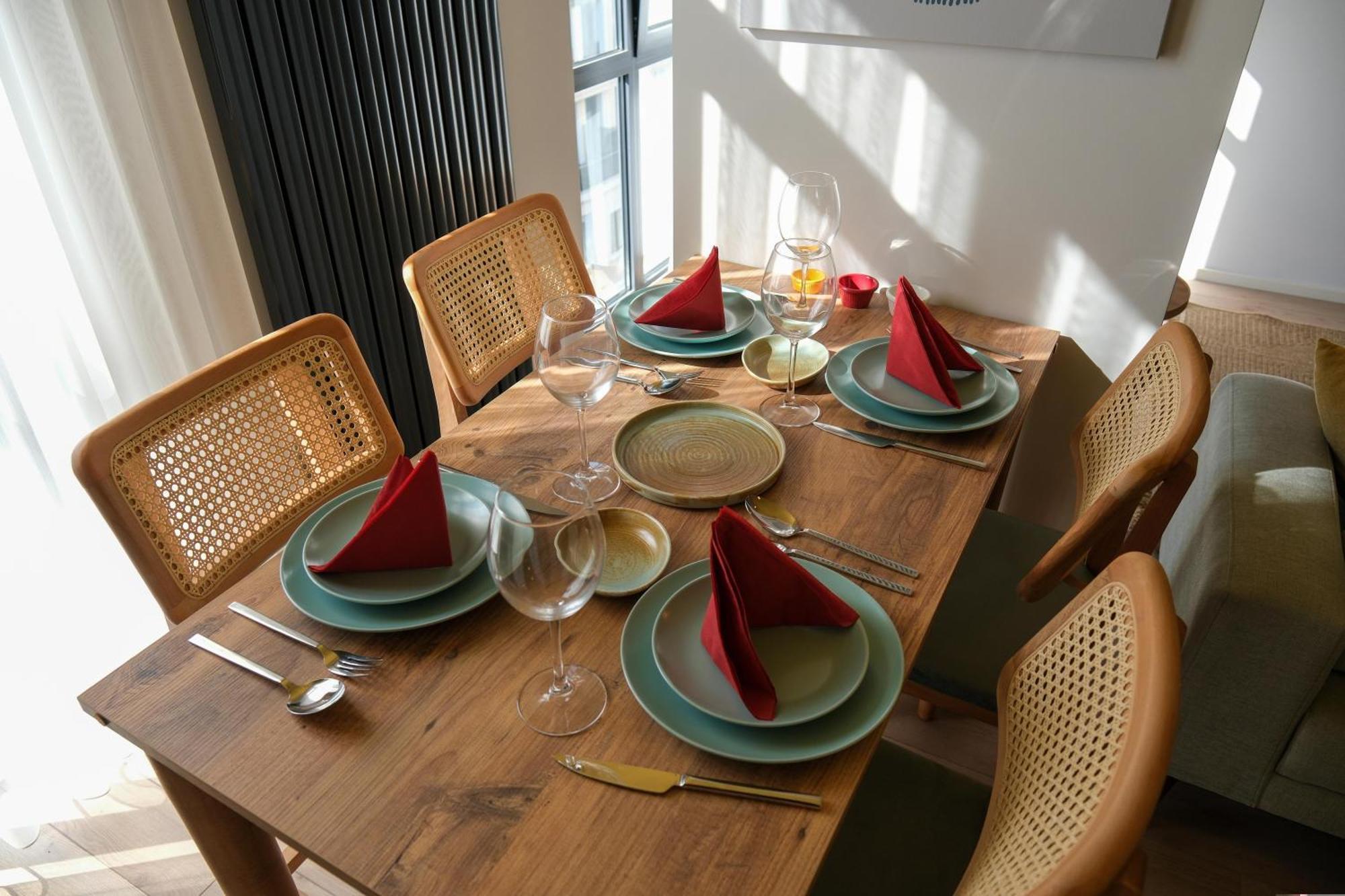 Bird Nest Aparthotel
