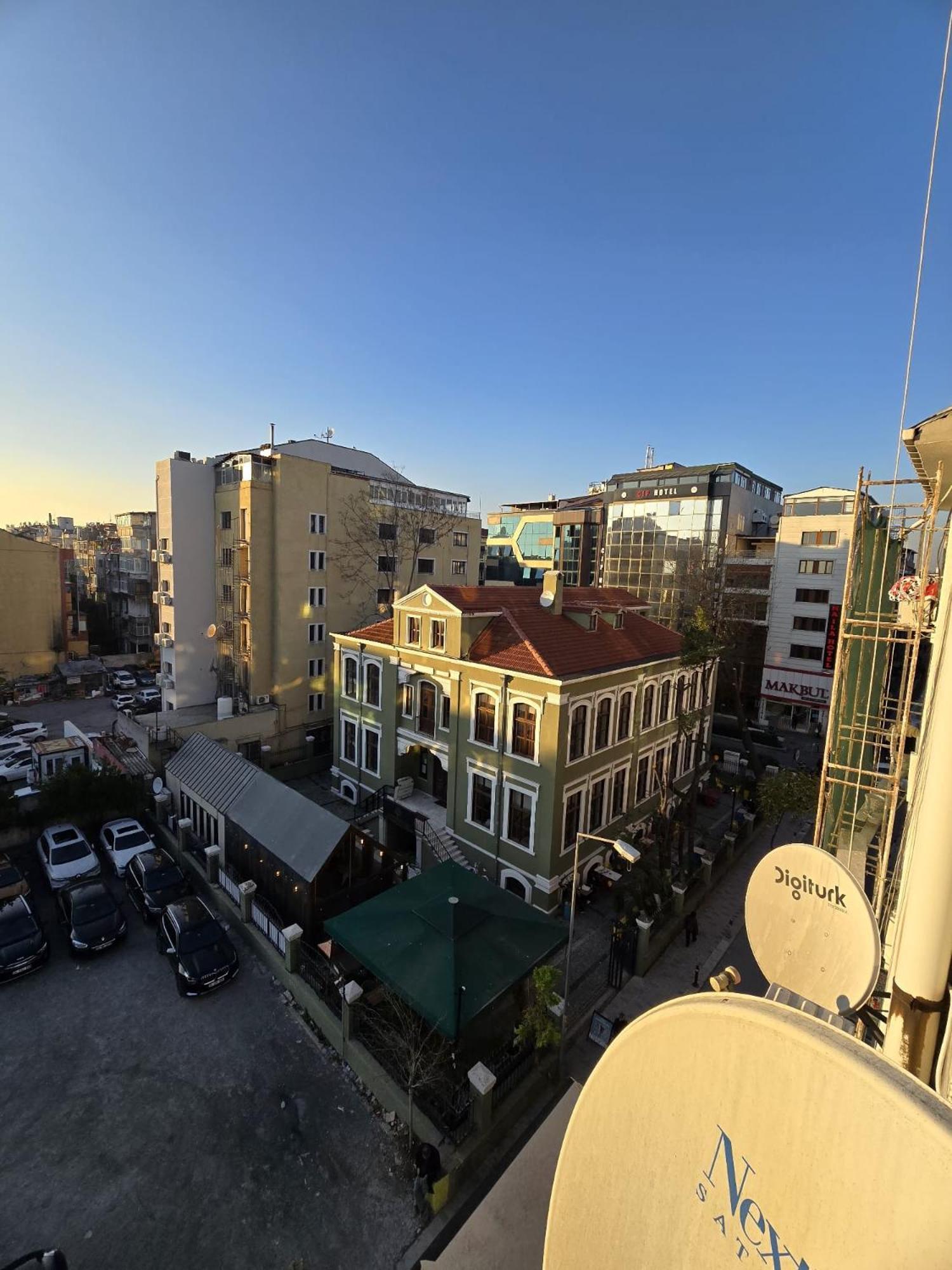 Rays Bakirkoey Center
