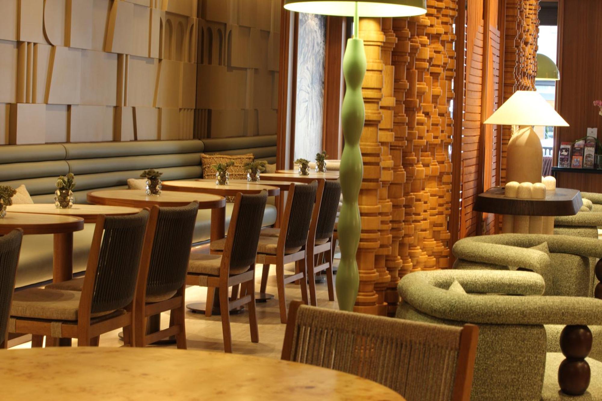 Housez & Special Class Hotel