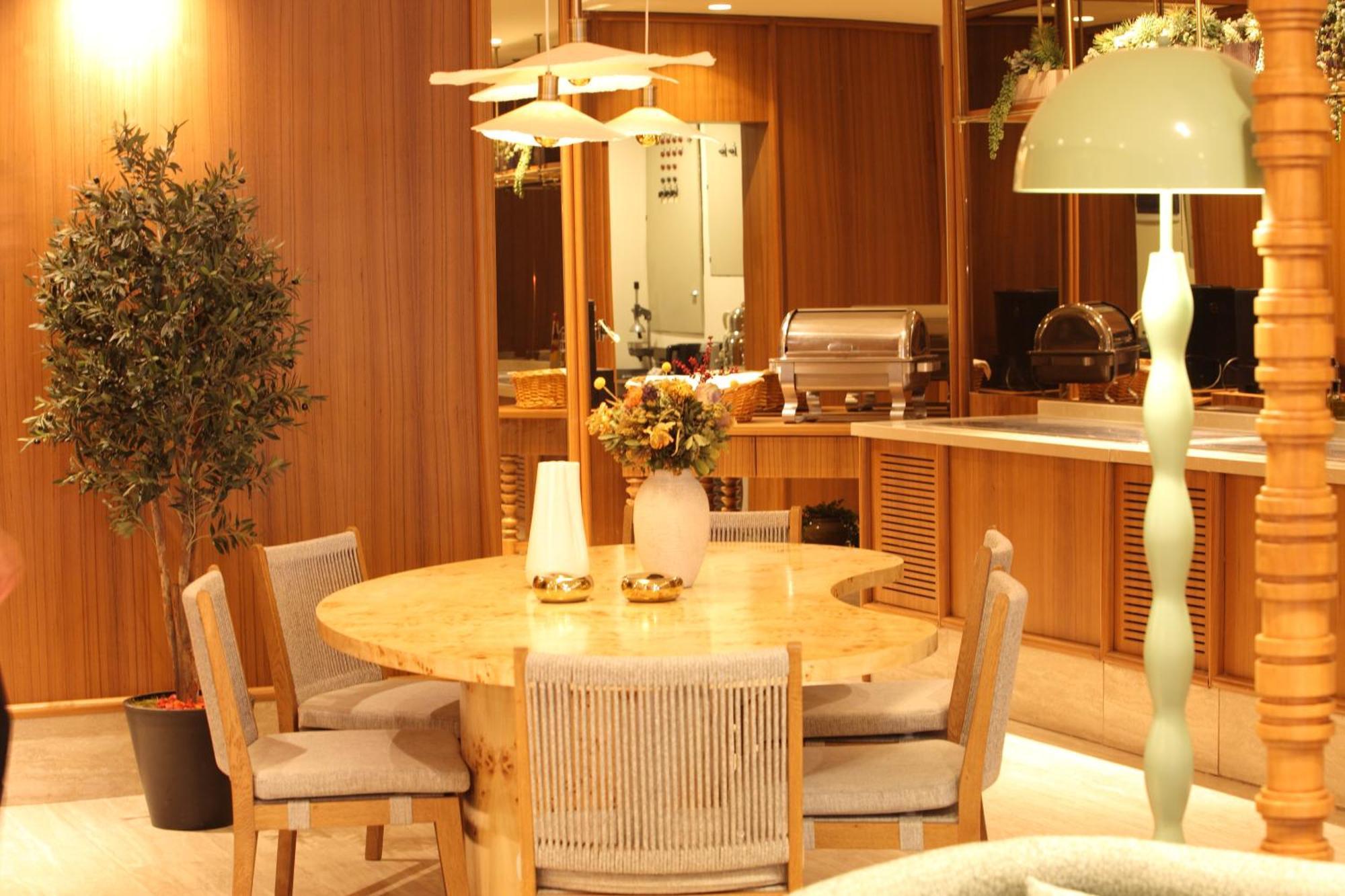 Housez & Special Class Hotel 4*