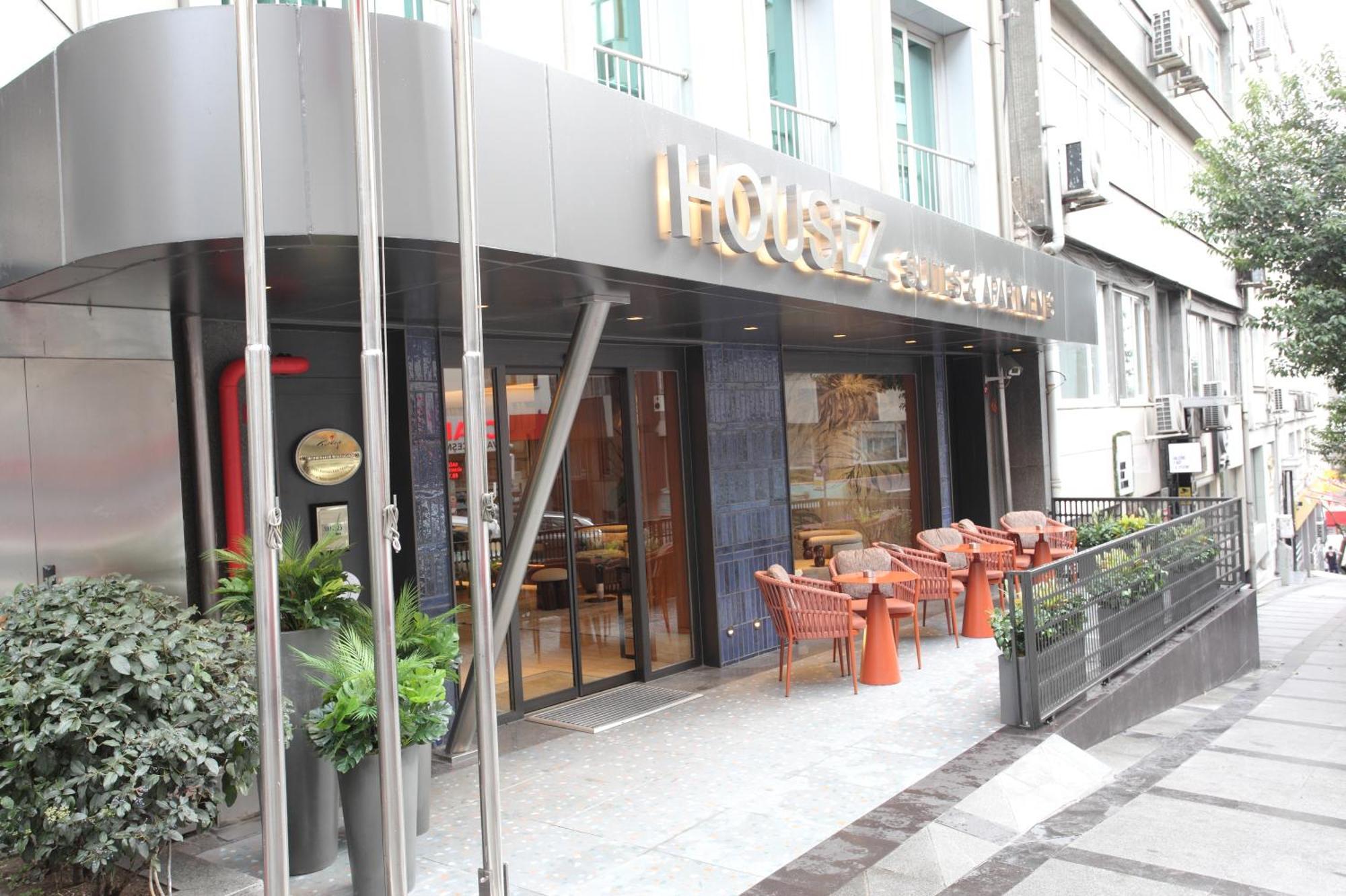 Hotel Housez & Special Class