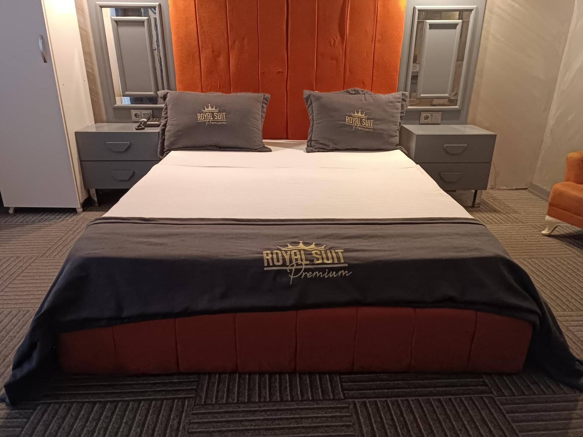 Royal Premium Hotel *