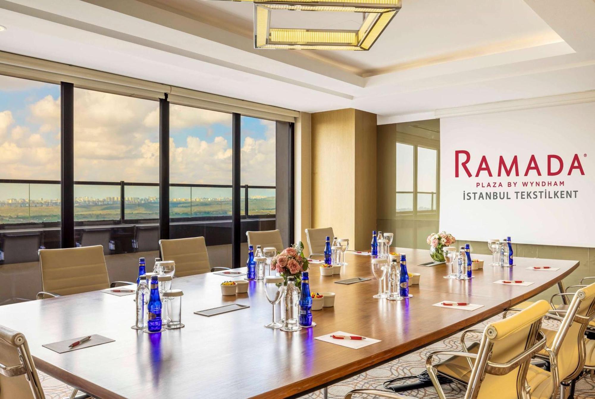 Hotel Ramada Plaza By Wyndham Tekstilkent