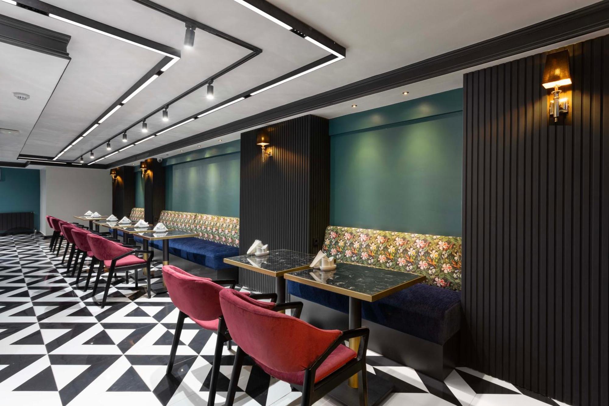 Marlon Hotel