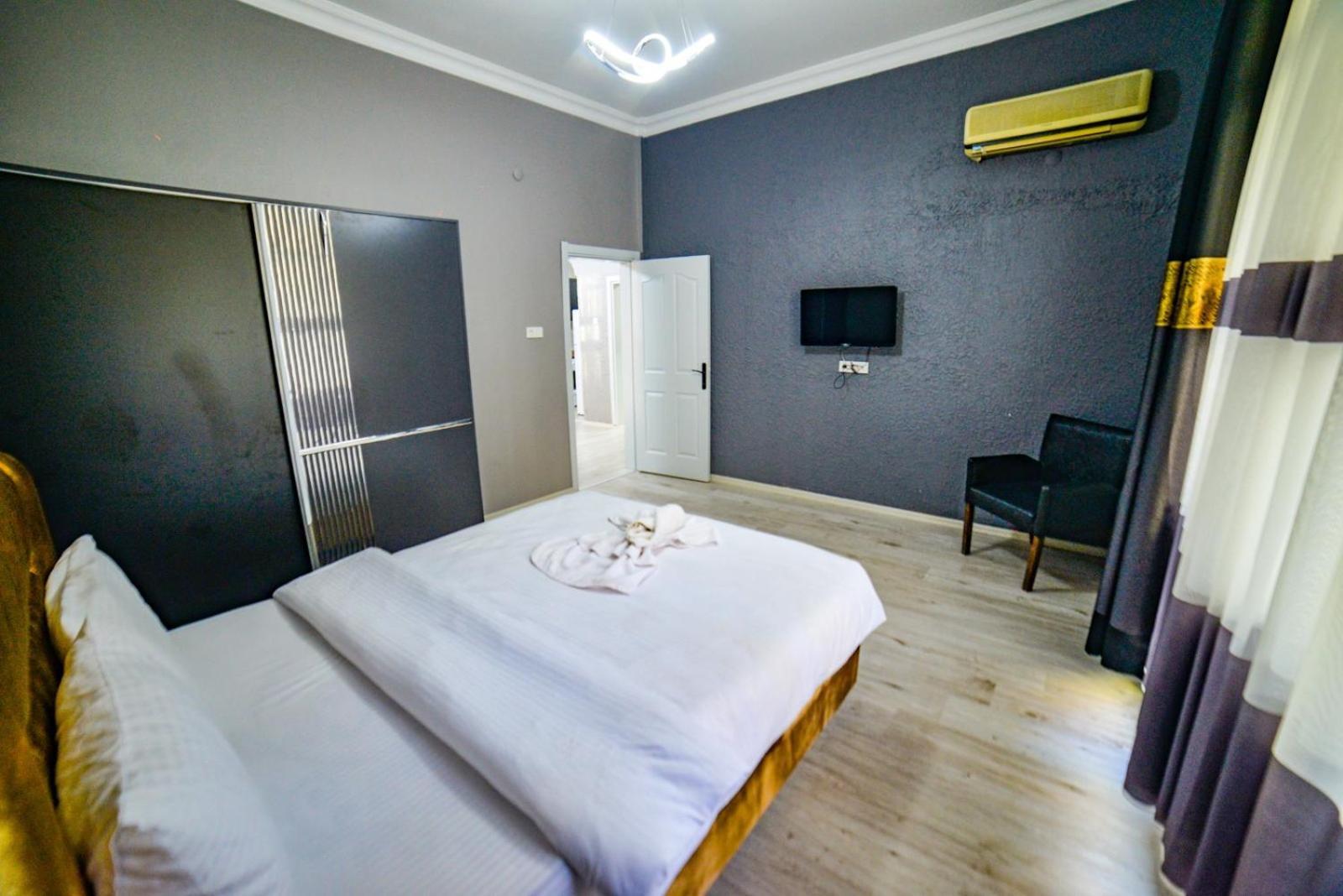 S-hotel *