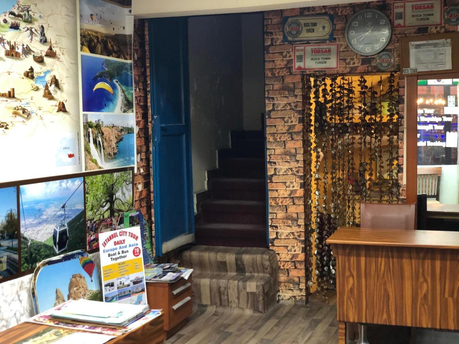 Rock Town Travel Aparthotel