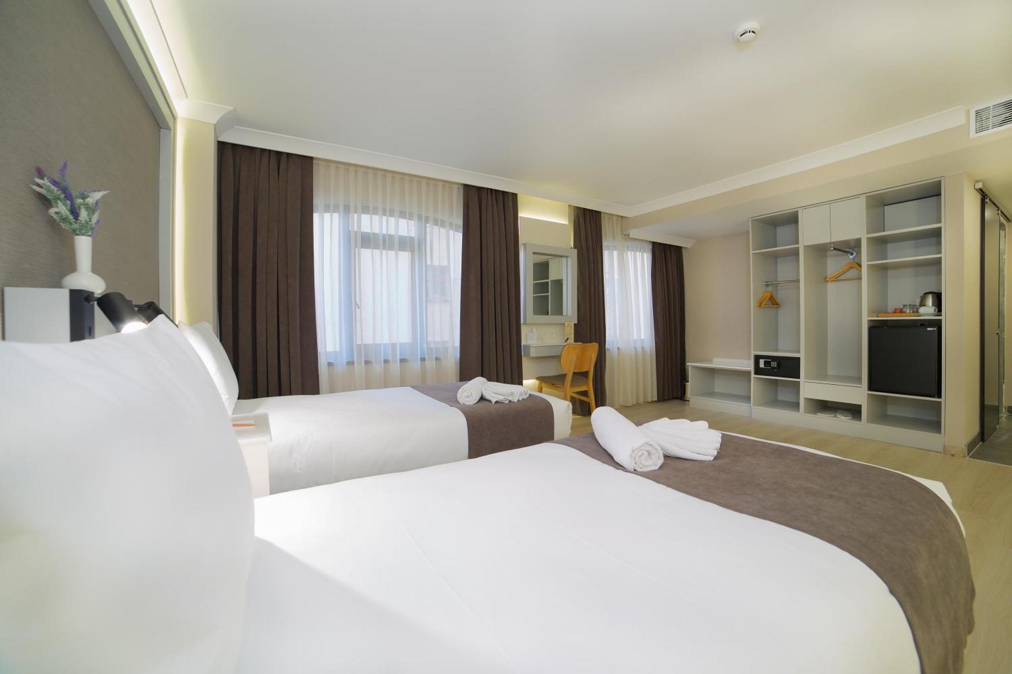 Bulvar Hotel 4*