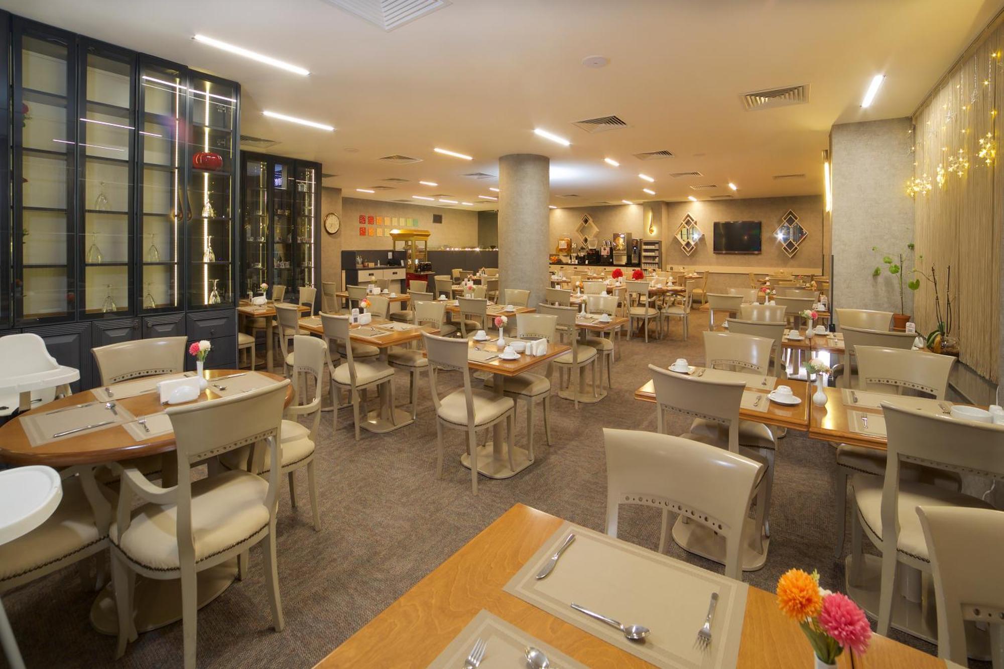 Bulvar Hotel 4*