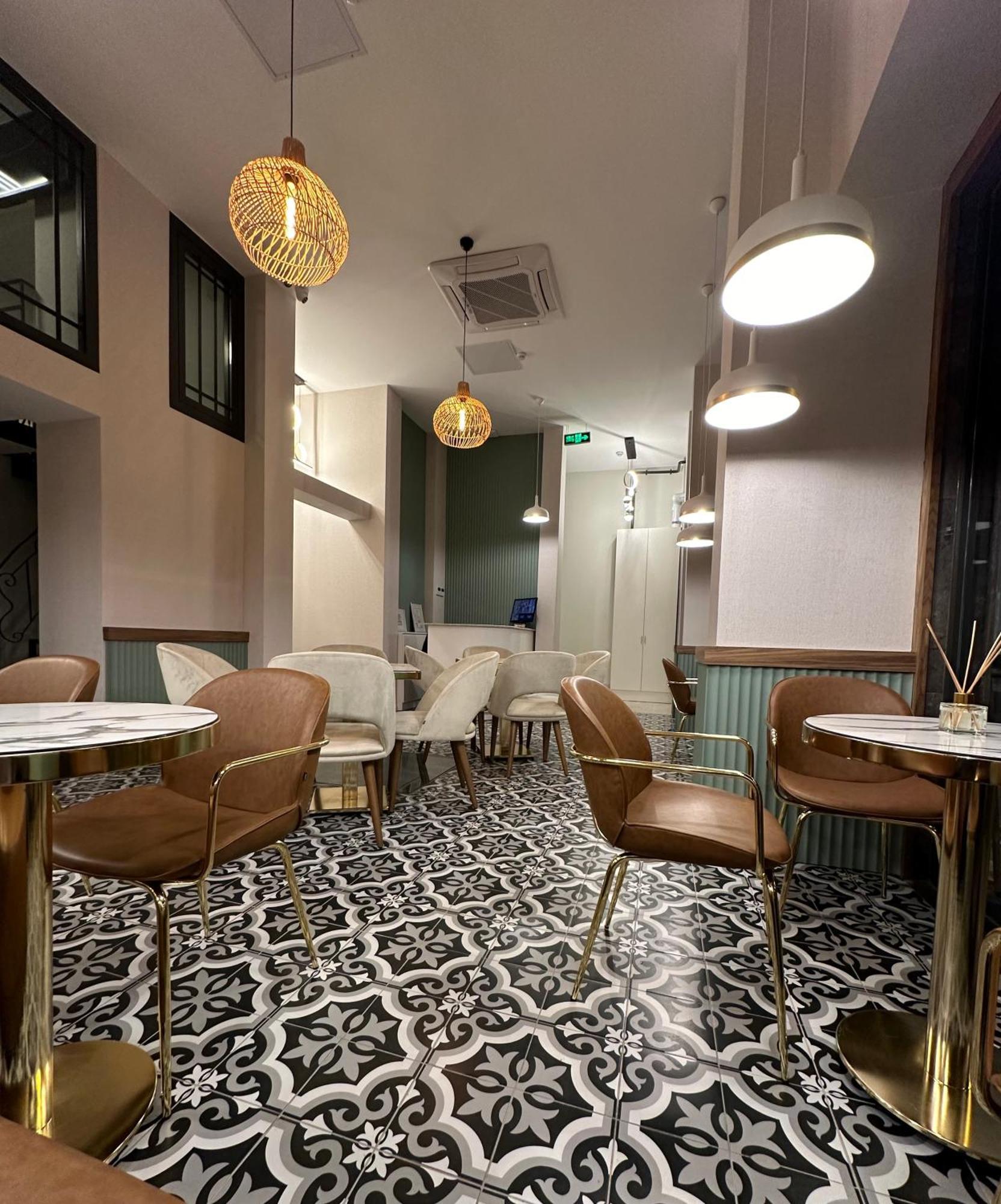 Iris Otel