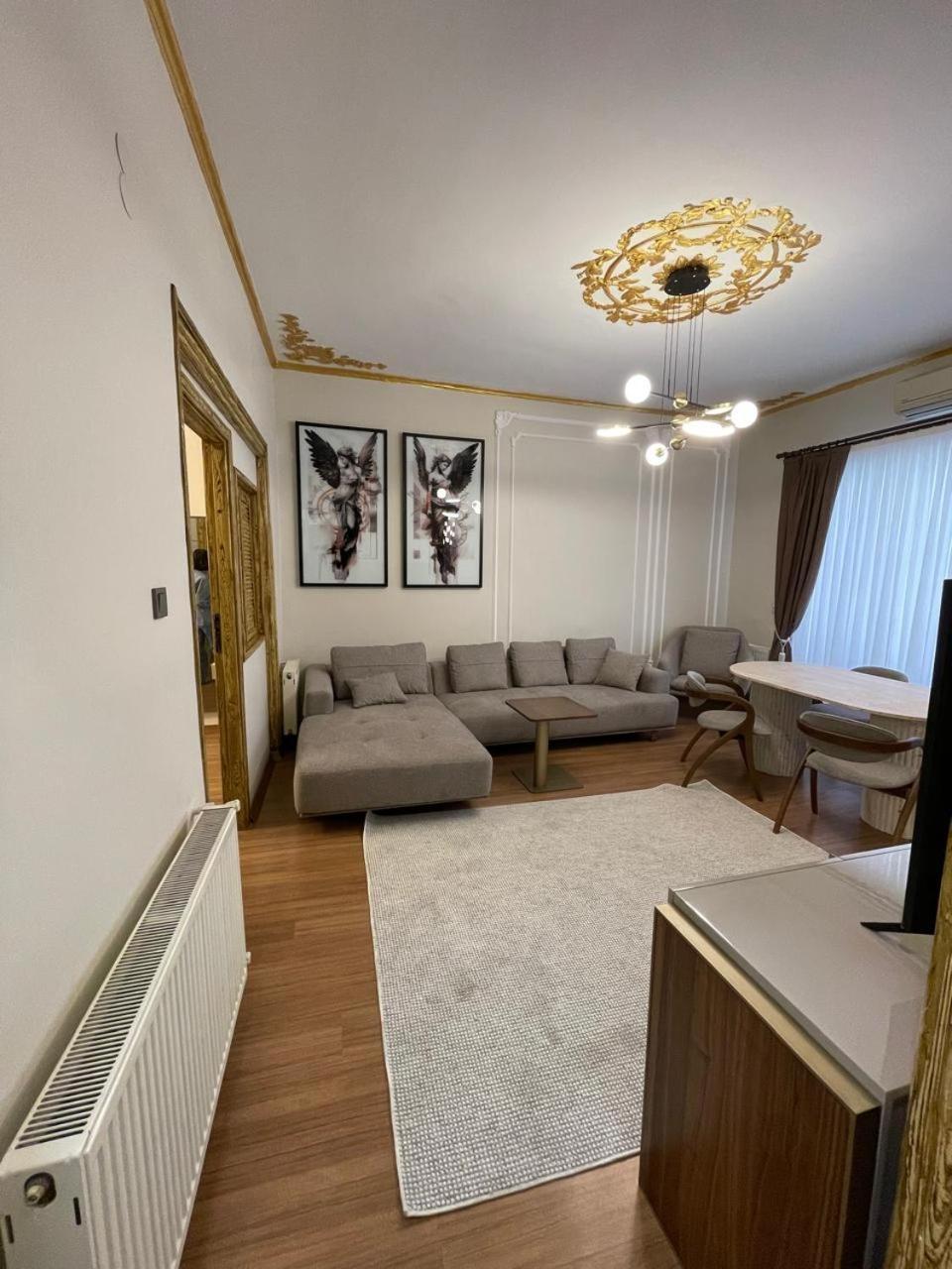 Elmira Pera & - Special Class Istanbul