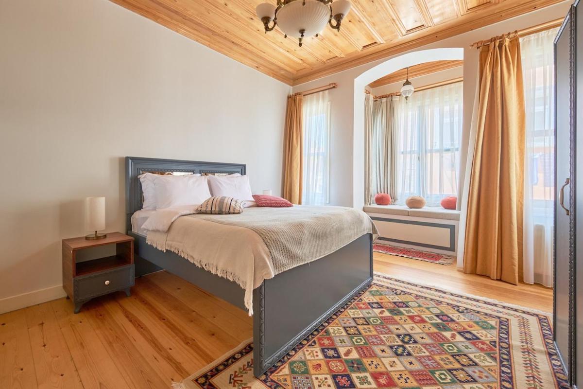 Nostalgic & Comfortable Historical Home!