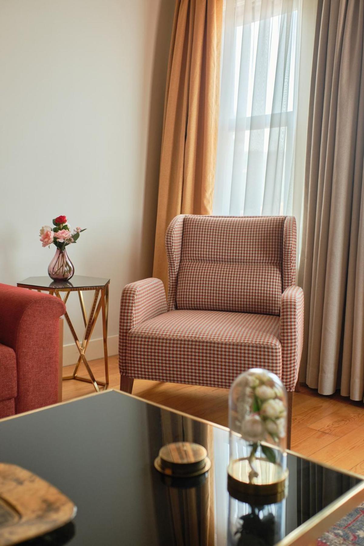 Villa Nostalgic & Comfortable Historical Home! *